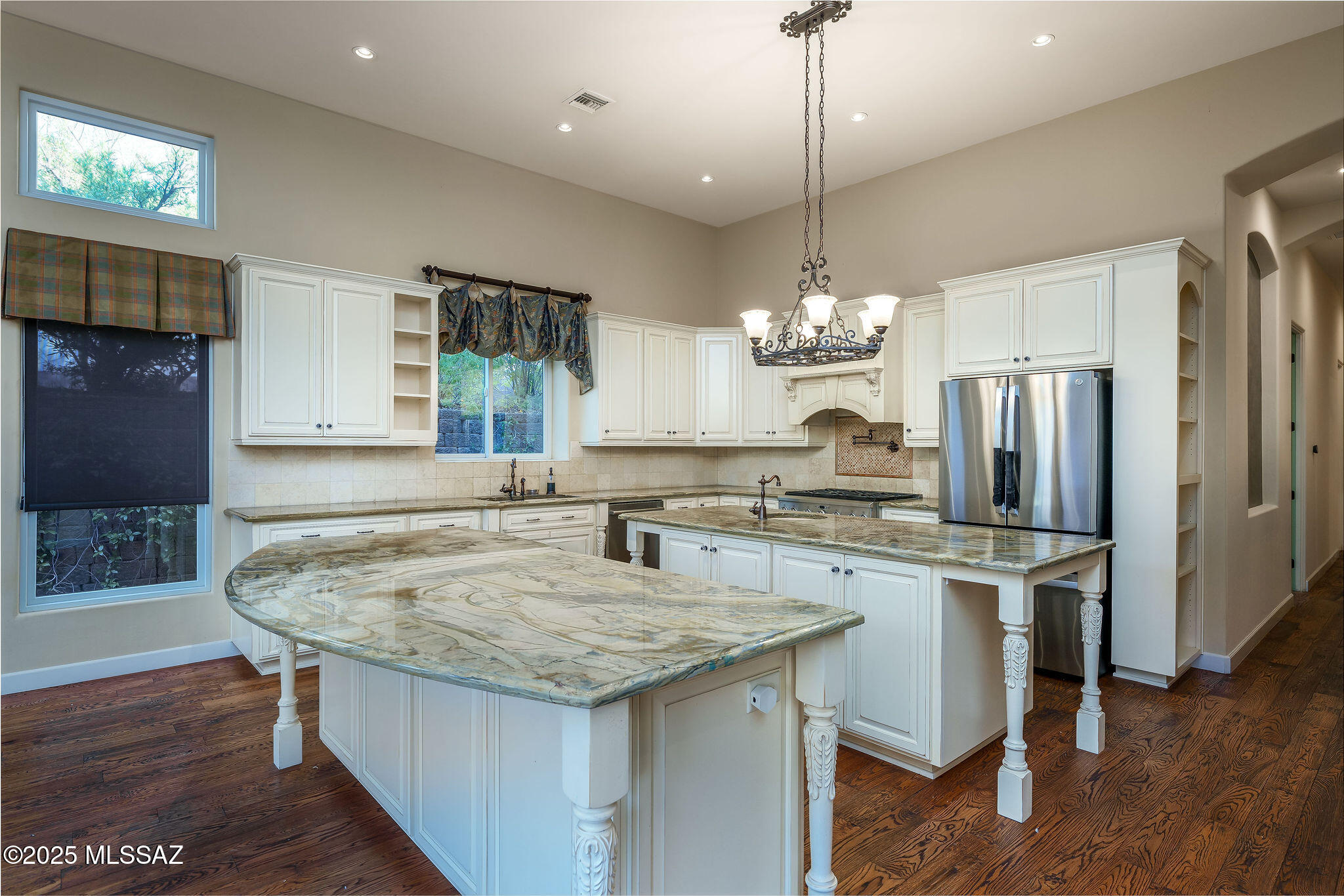 6129 E Coyotes Den Place