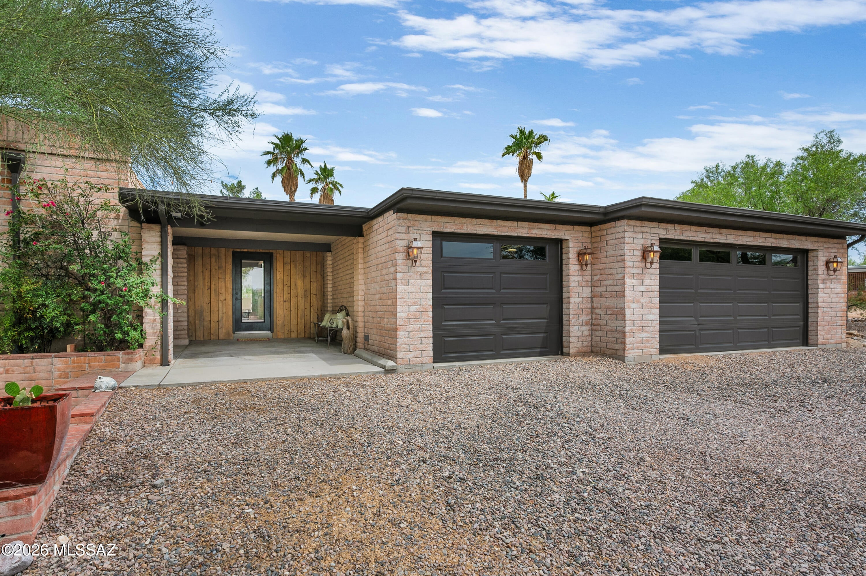 6944 N Vista Place