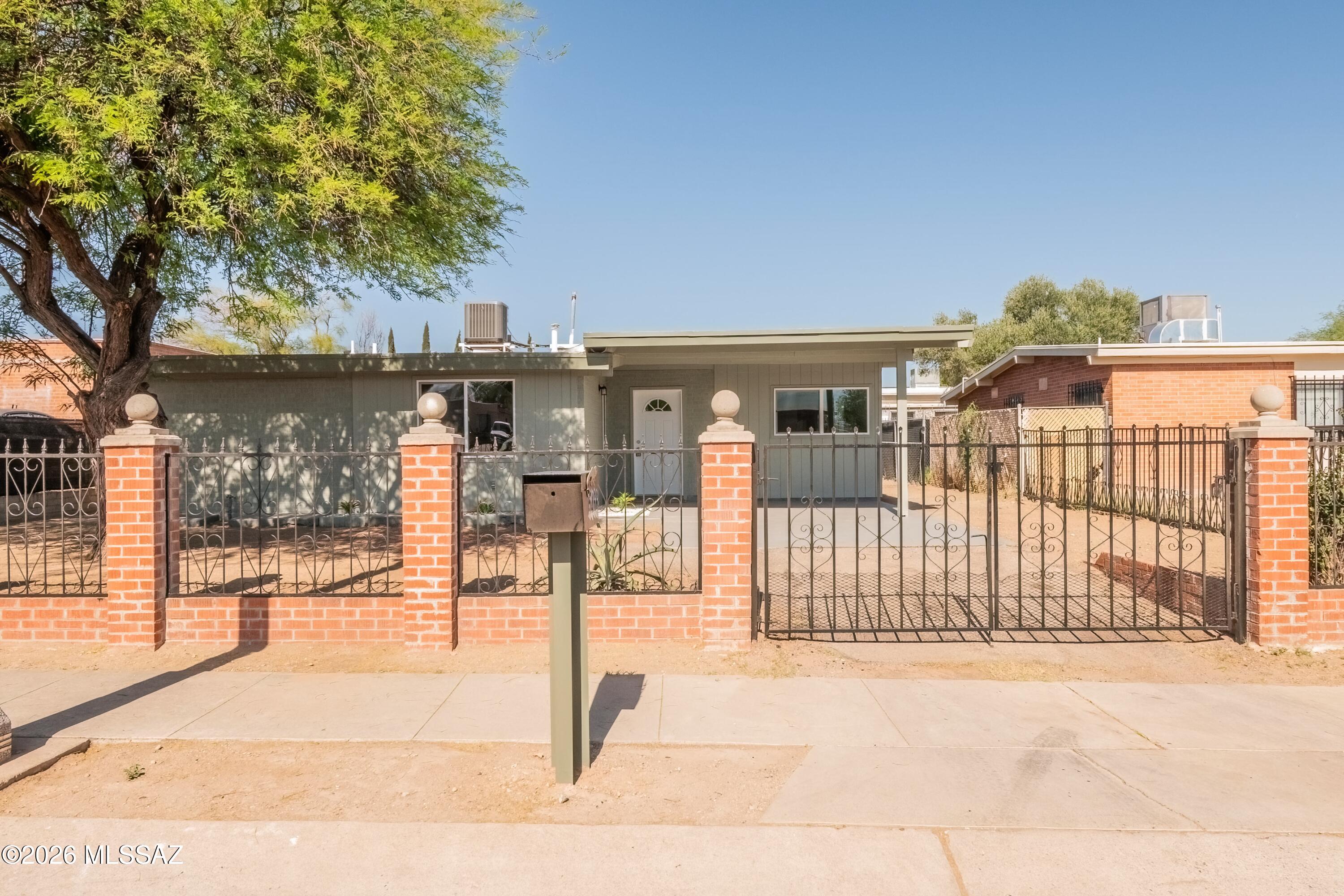5466 S Santa Cruz Avenue
