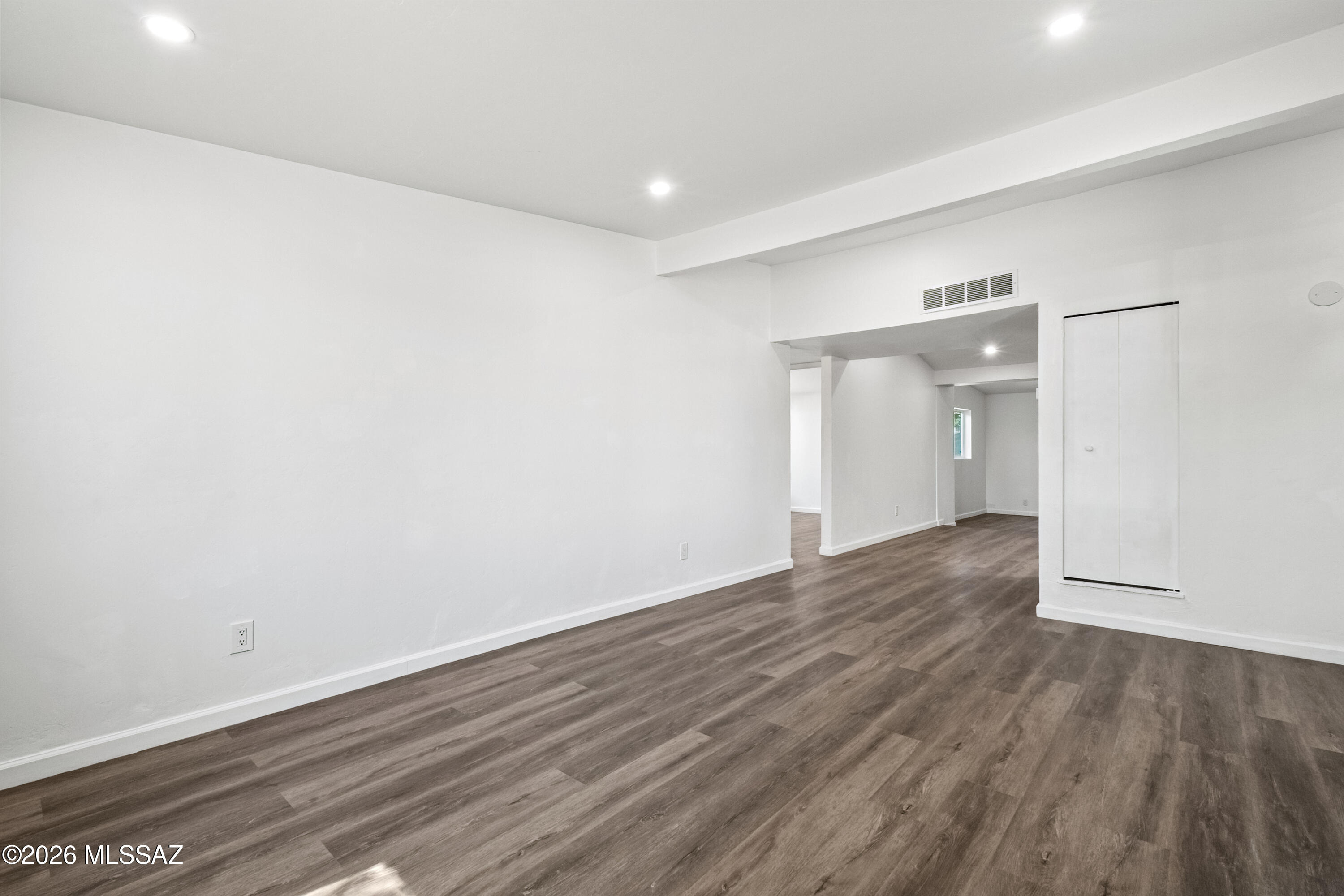 5466 S Santa Cruz Avenue