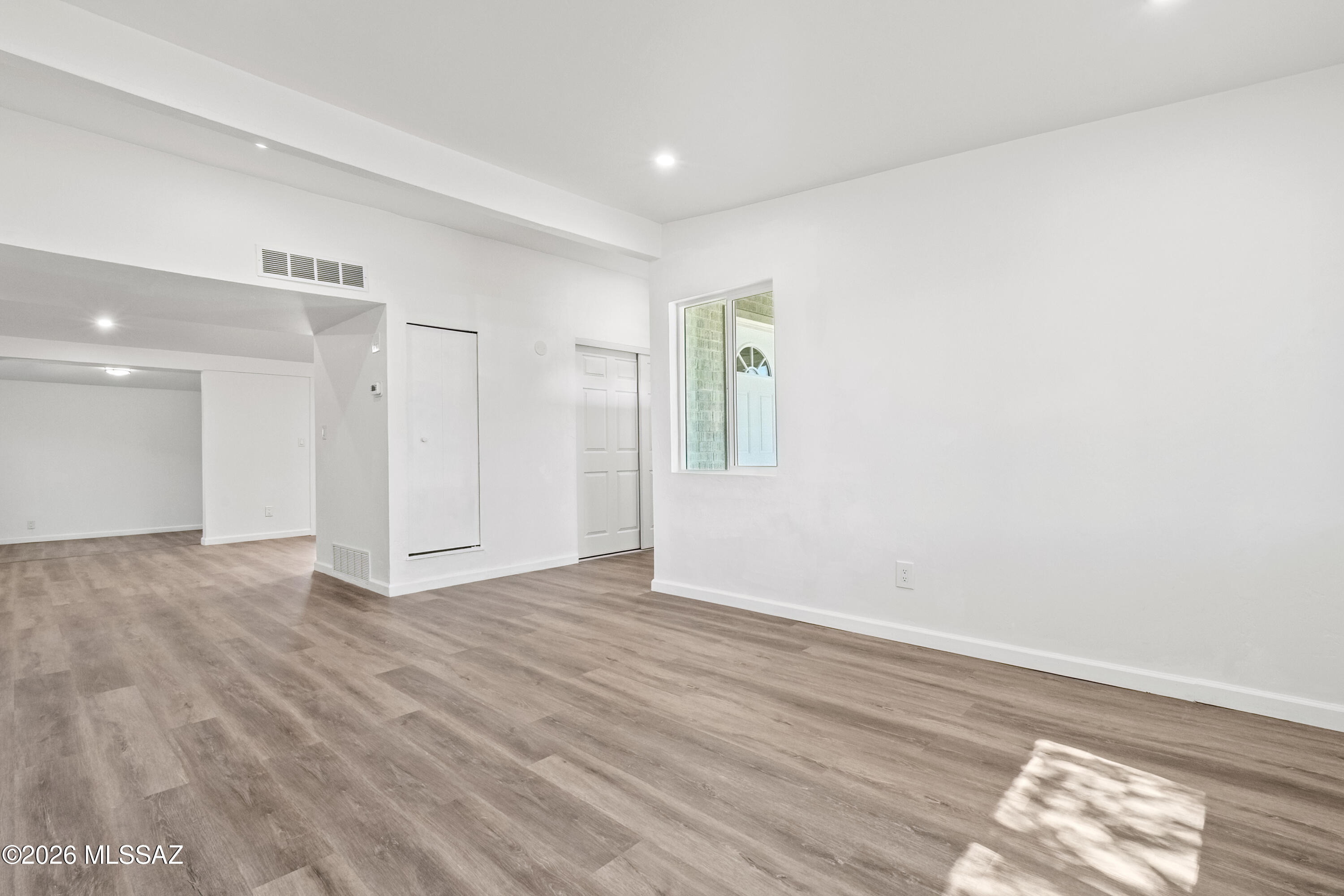 5466 S Santa Cruz Avenue