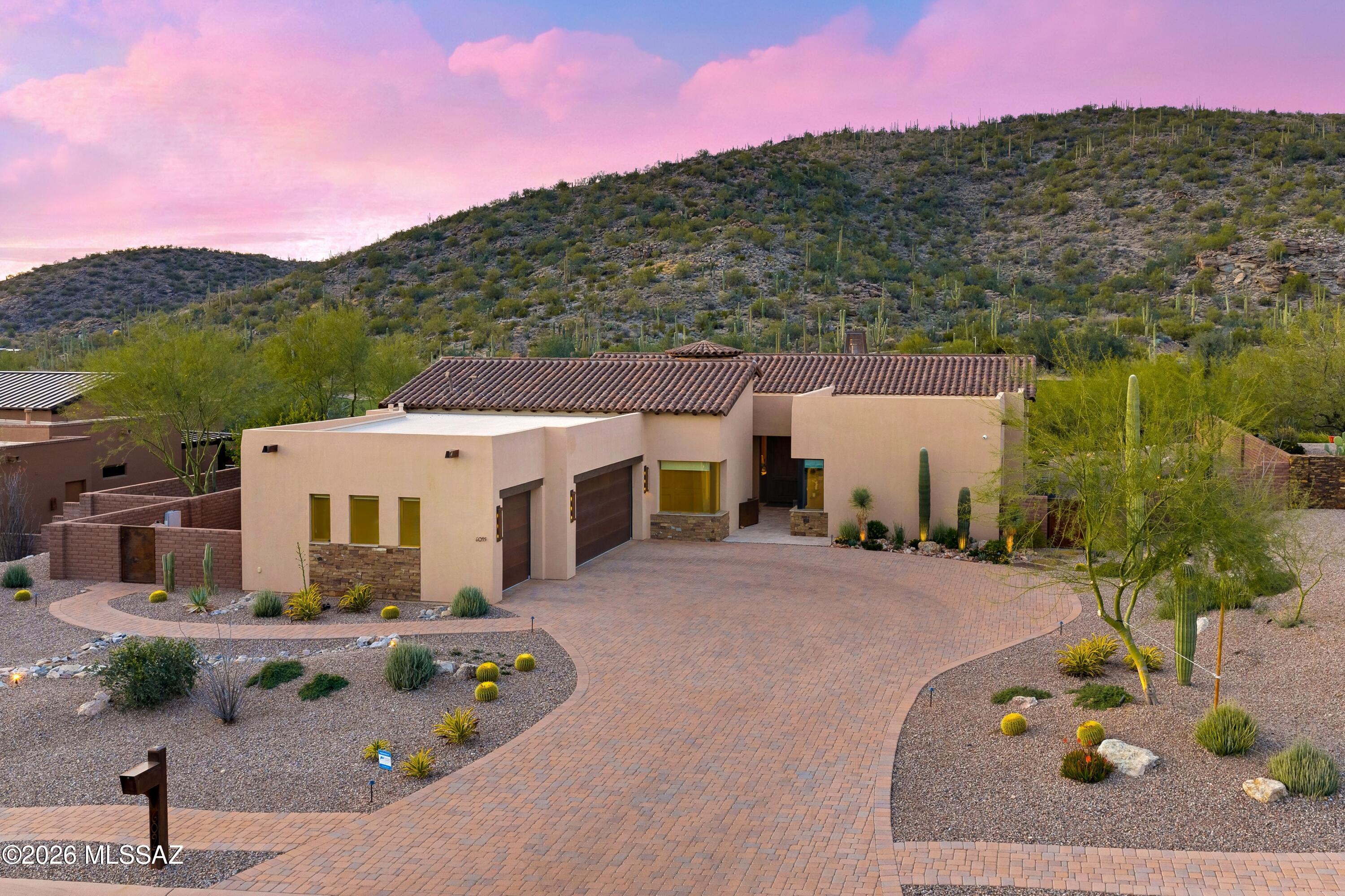 6095 W Seven Saguaros Circle