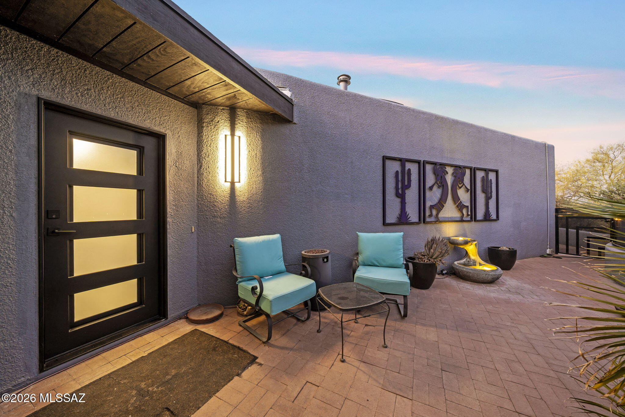 2081 N Calle Del Suerte