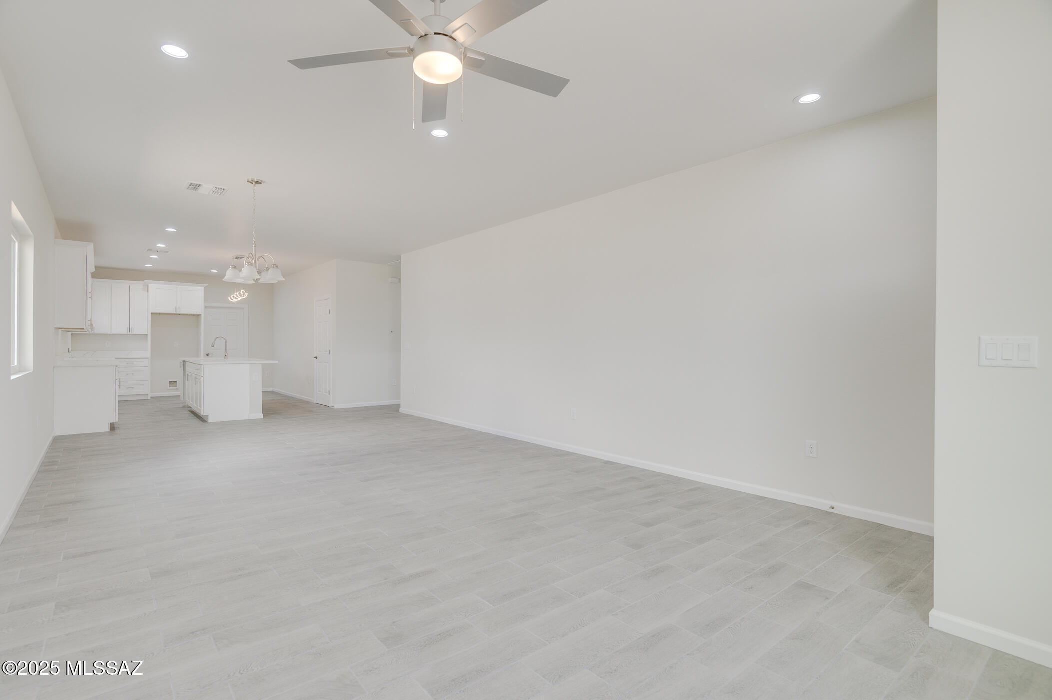 New Tucson Unit NO. 4 (1-203) - Residential