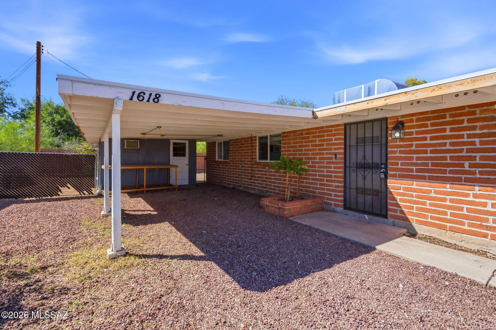 1618 S Avenida Planeta