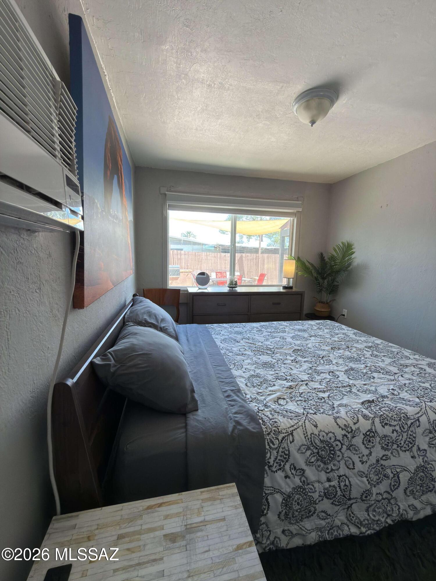 Country Club Manor - Residential Income