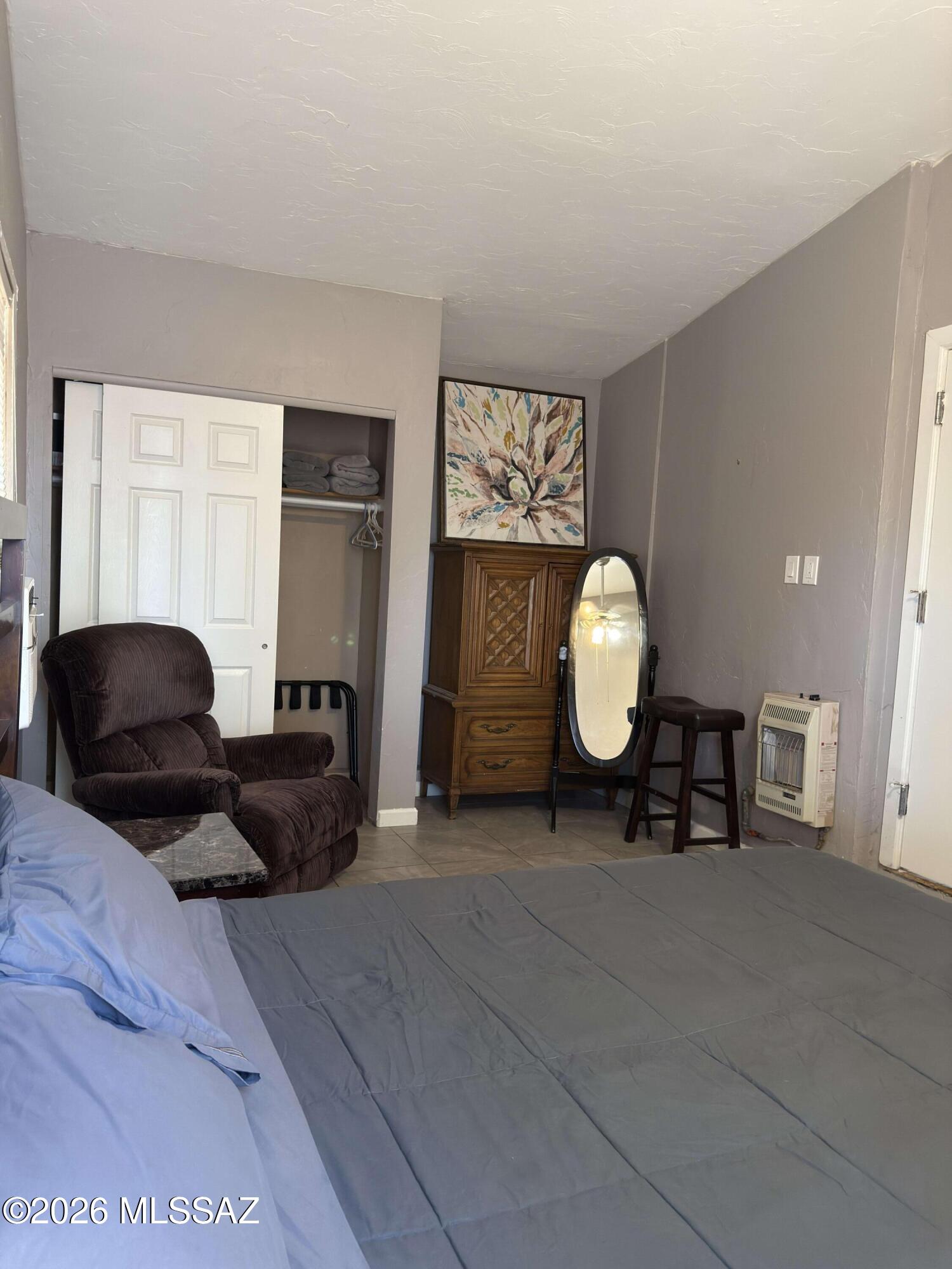 Country Club Manor - Residential Income