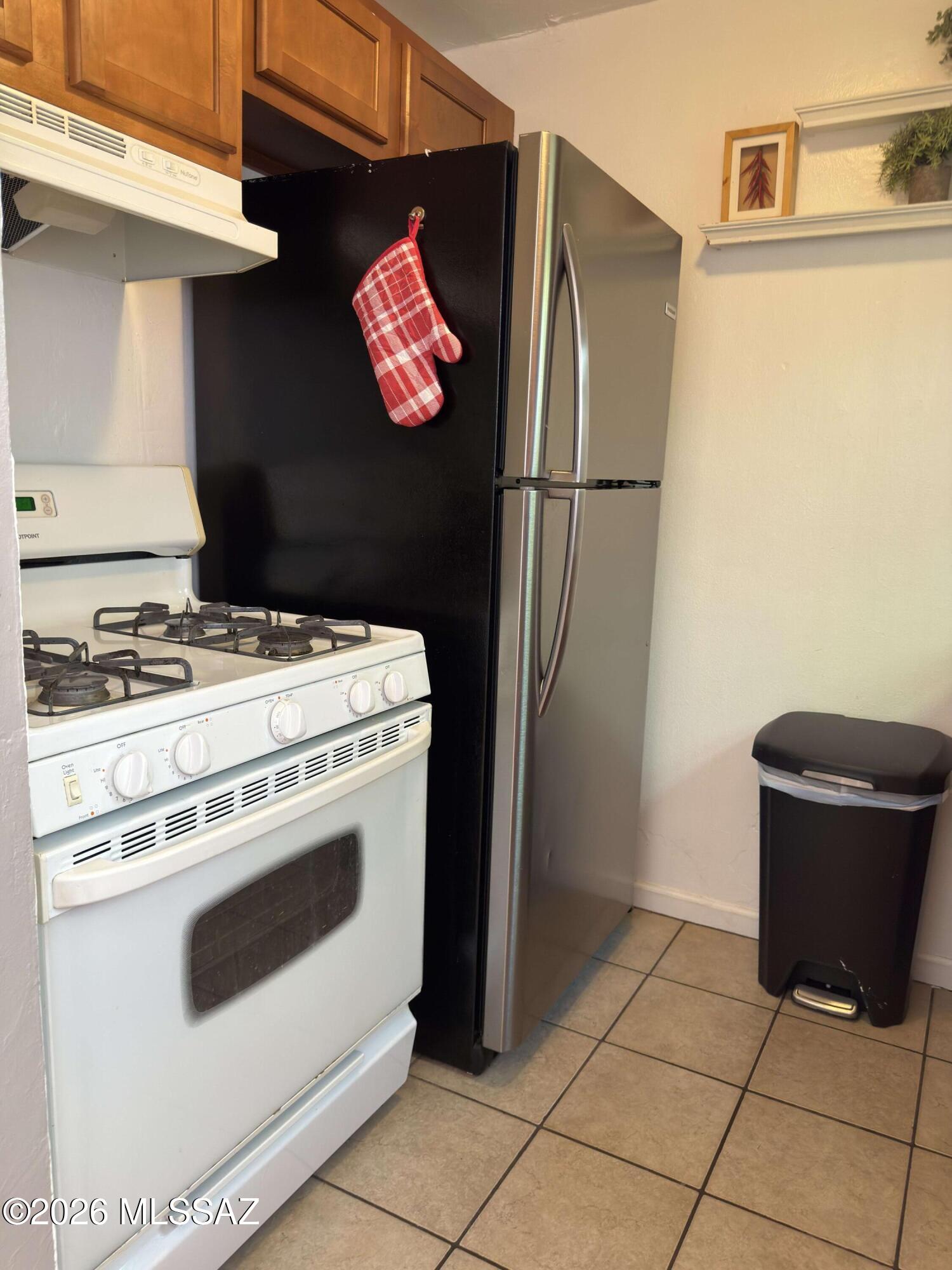 Country Club Manor - Residential Income