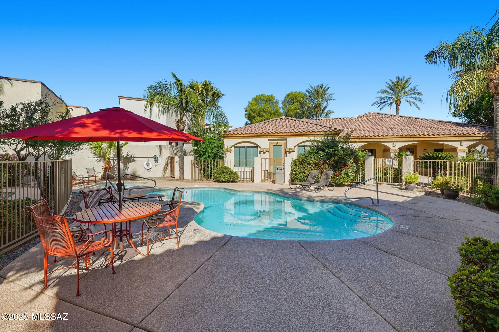 2550 E River Road 1203