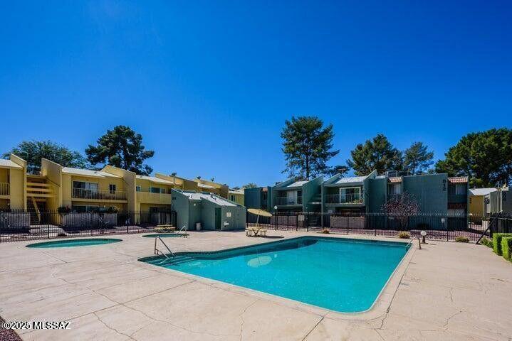 818 S Langley Avenue 201