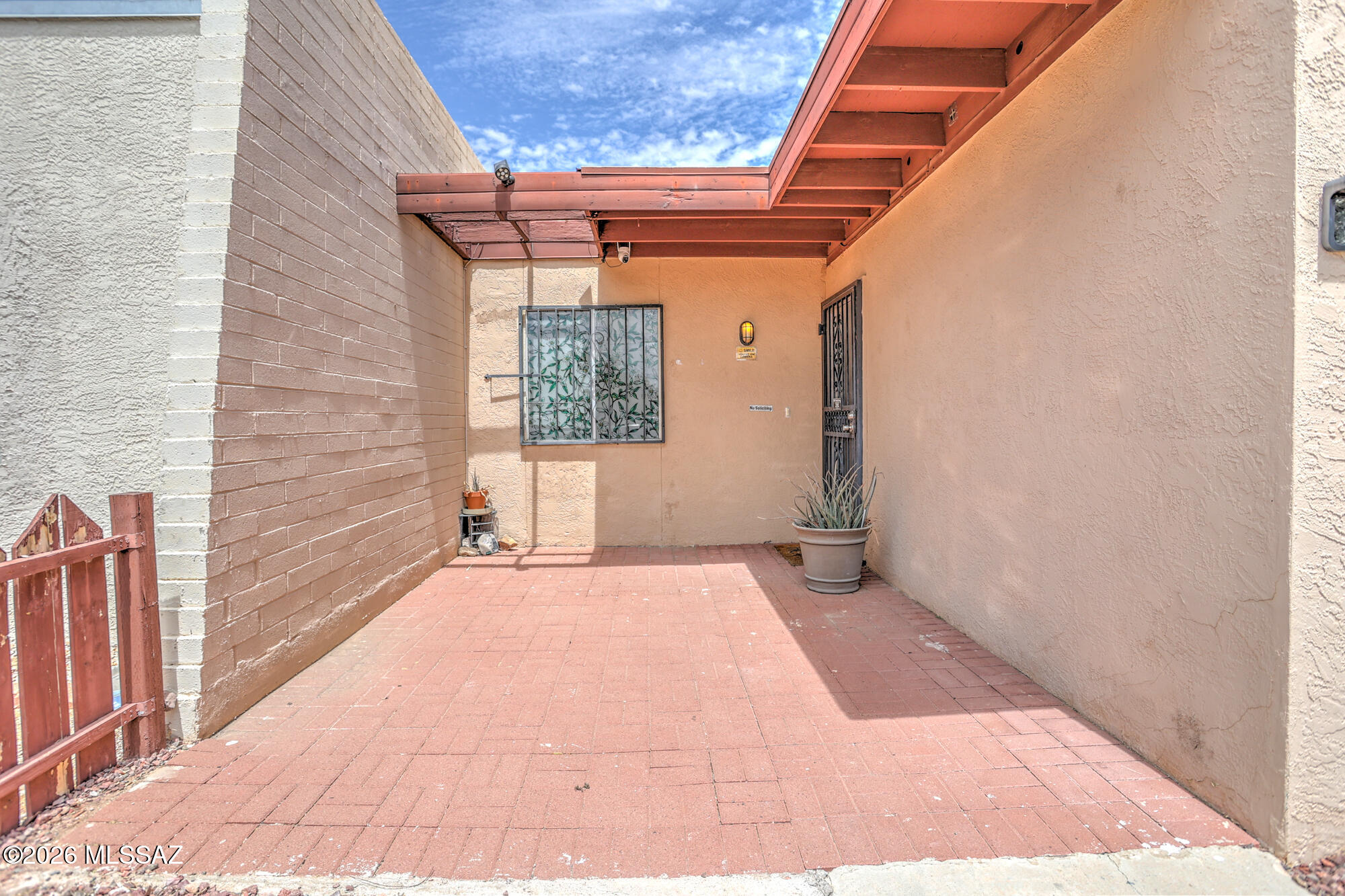 5015 E Adams Street