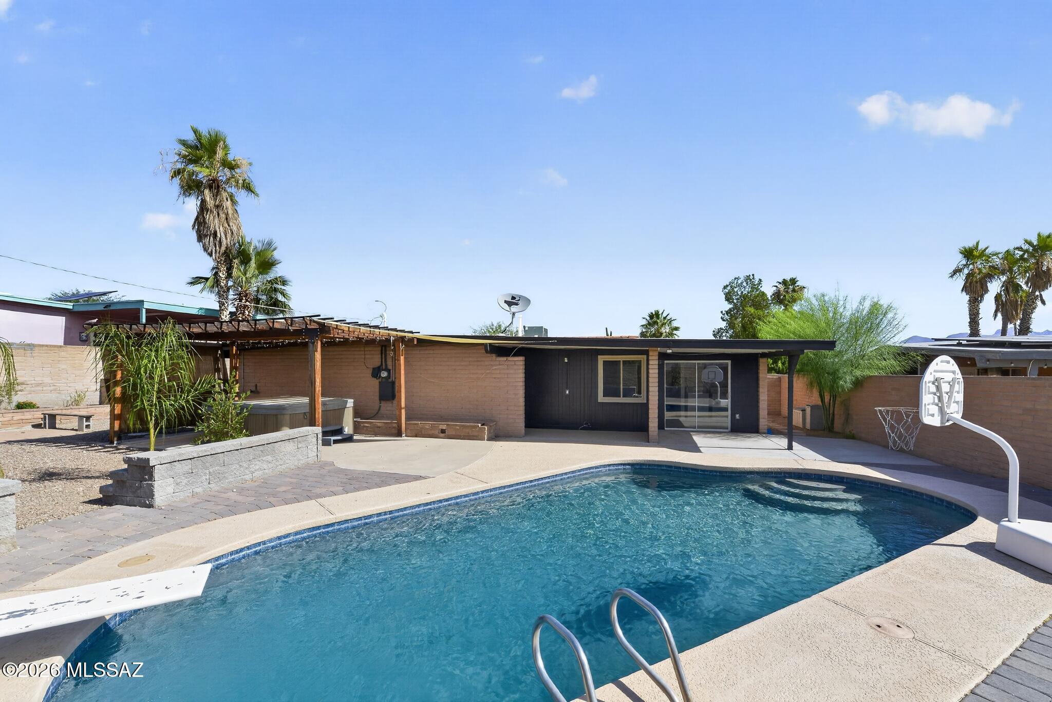 2175 W Rainbow Ridge Road