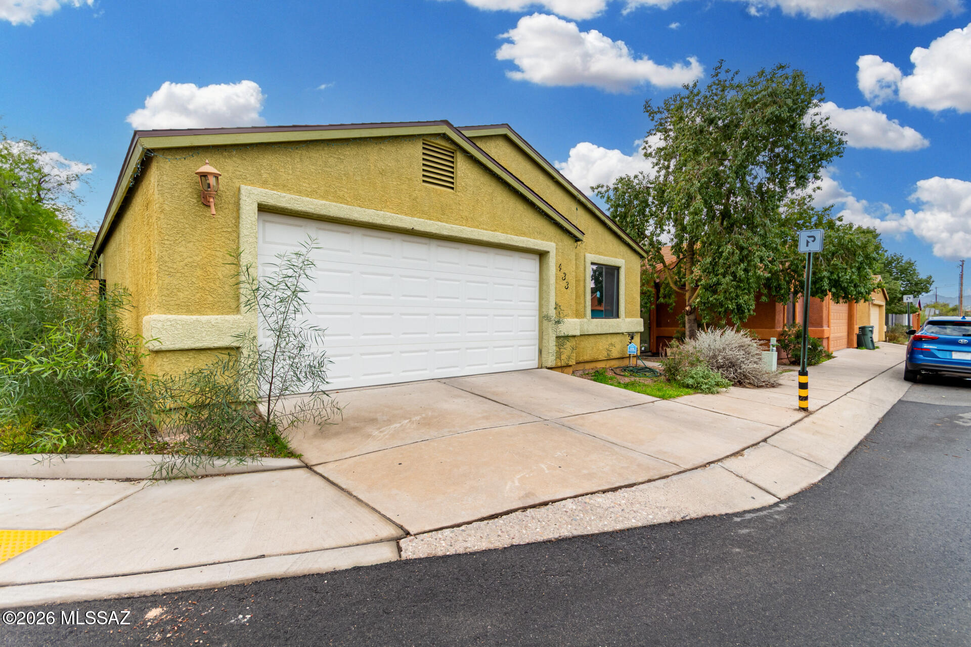 433 E Geronimo Bluff Loop