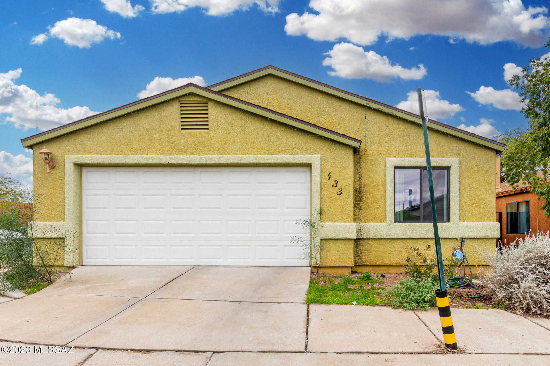 433 E Geronimo Bluff Loop