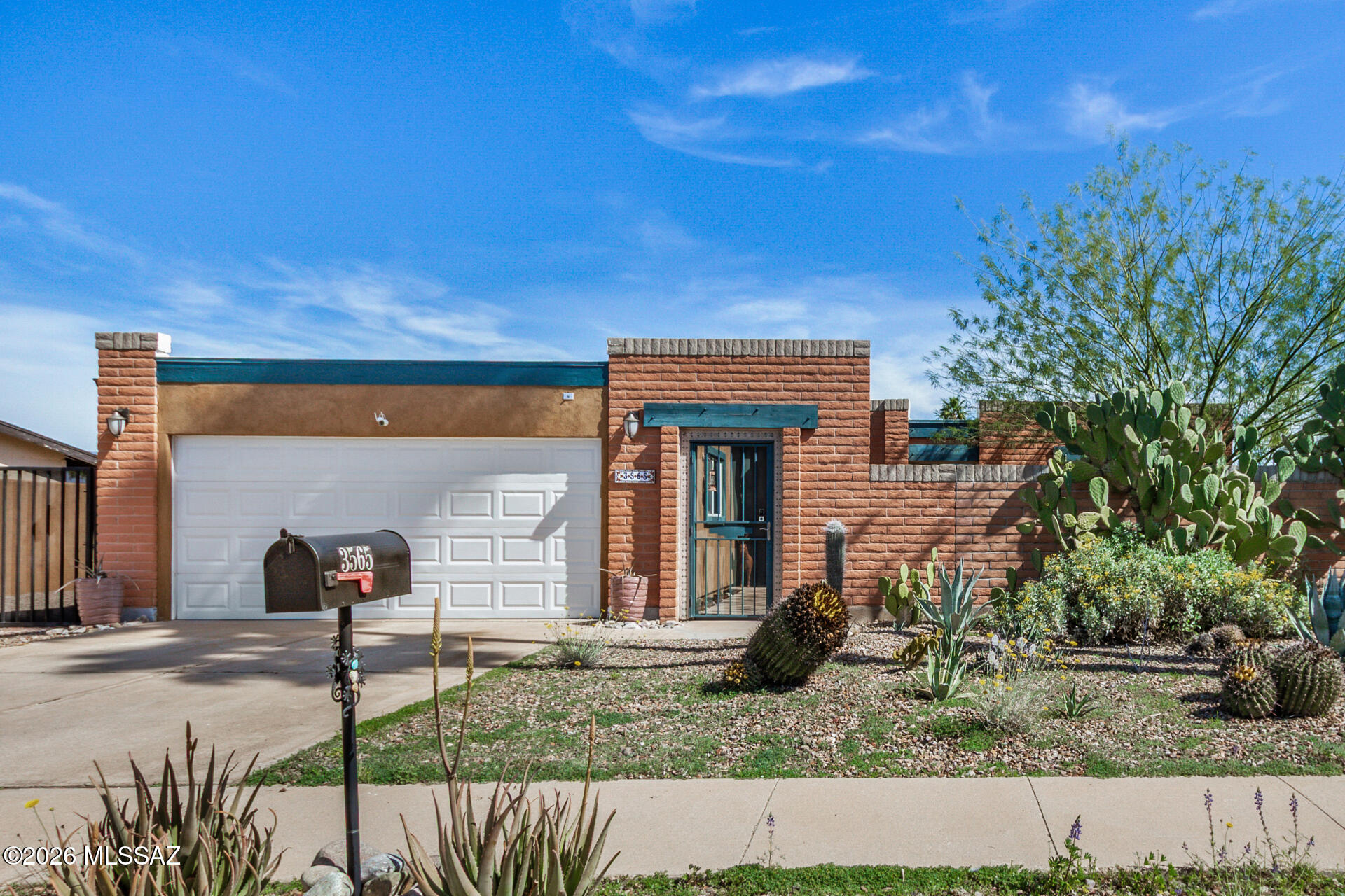 3565 S Avenida De Las Palmas