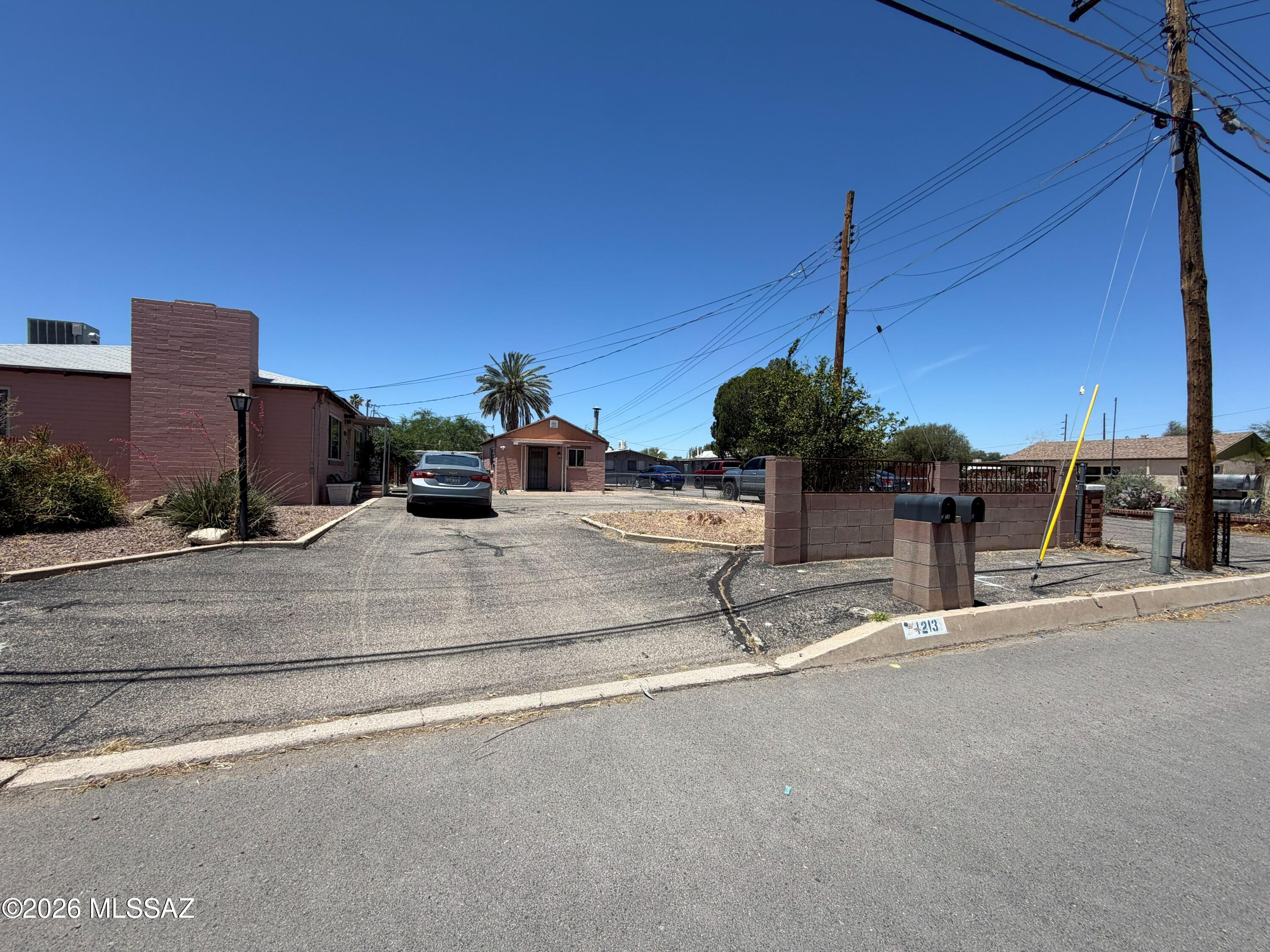 1211 N Belvedere Avenue