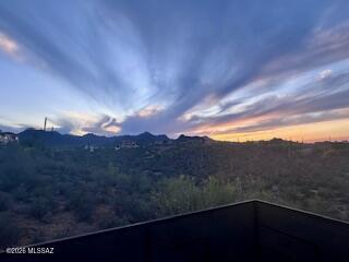 2081 N Calle Del Suerte