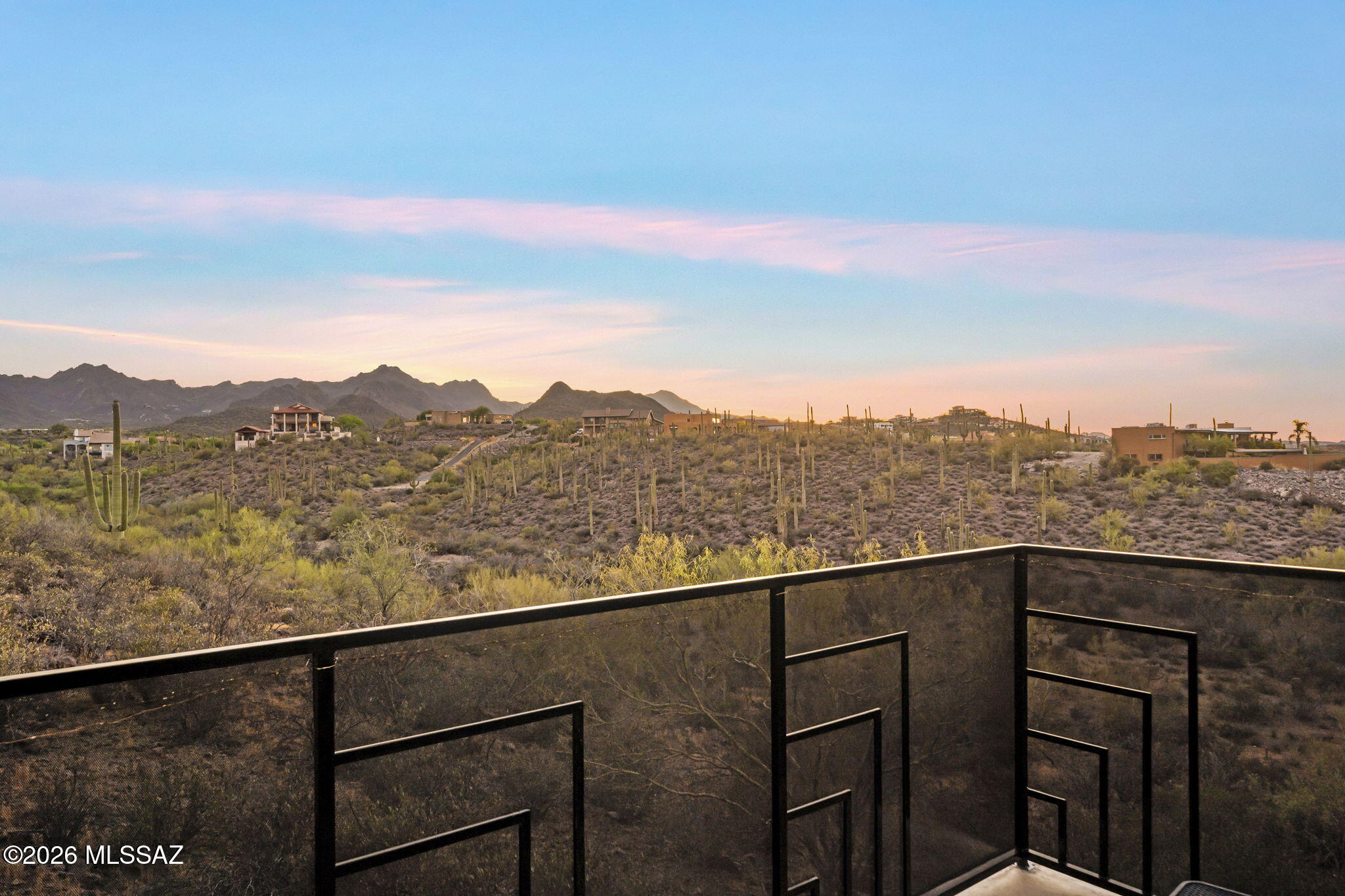 Vista De La Sierra De Dios - Residential