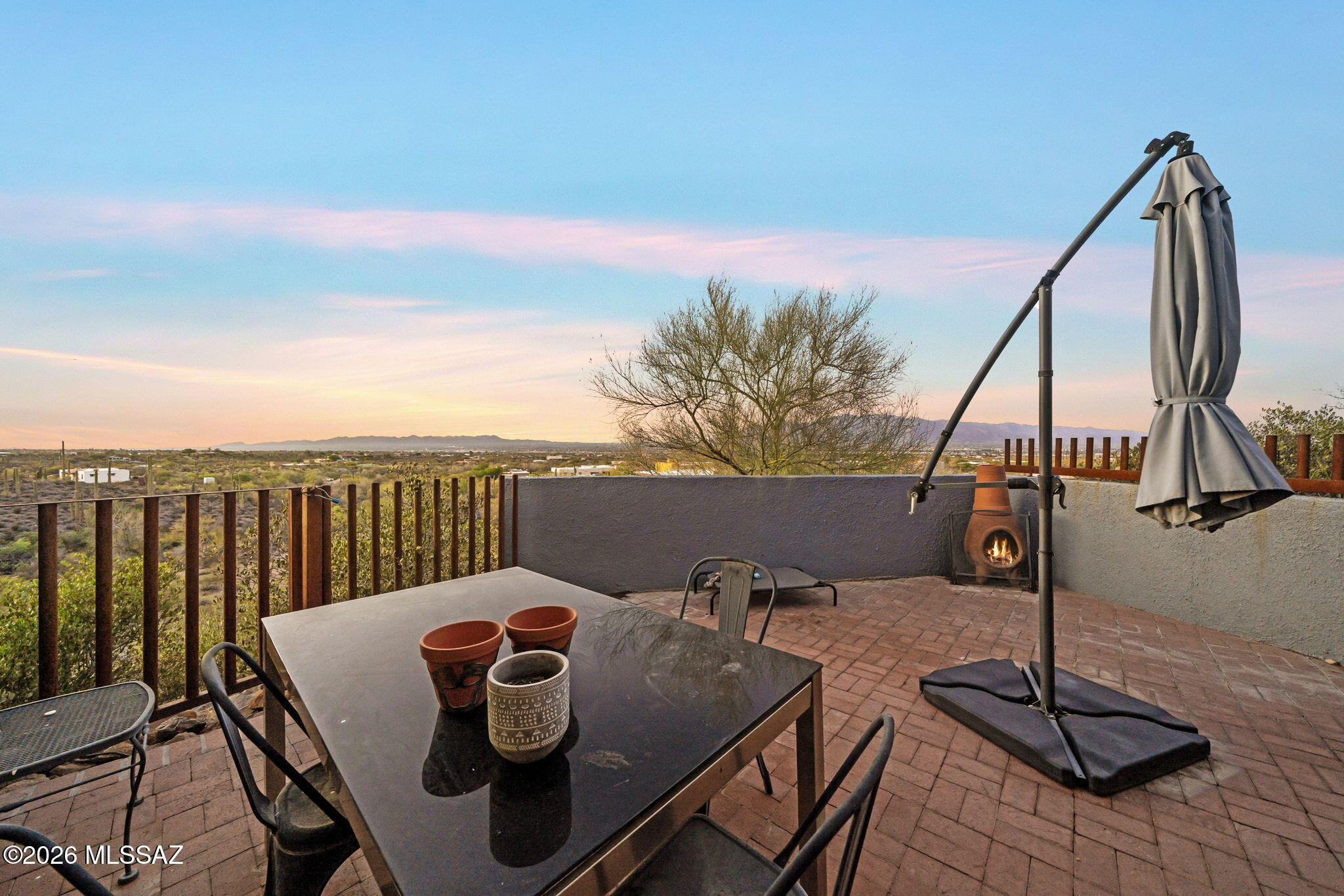 Vista De La Sierra De Dios - Residential