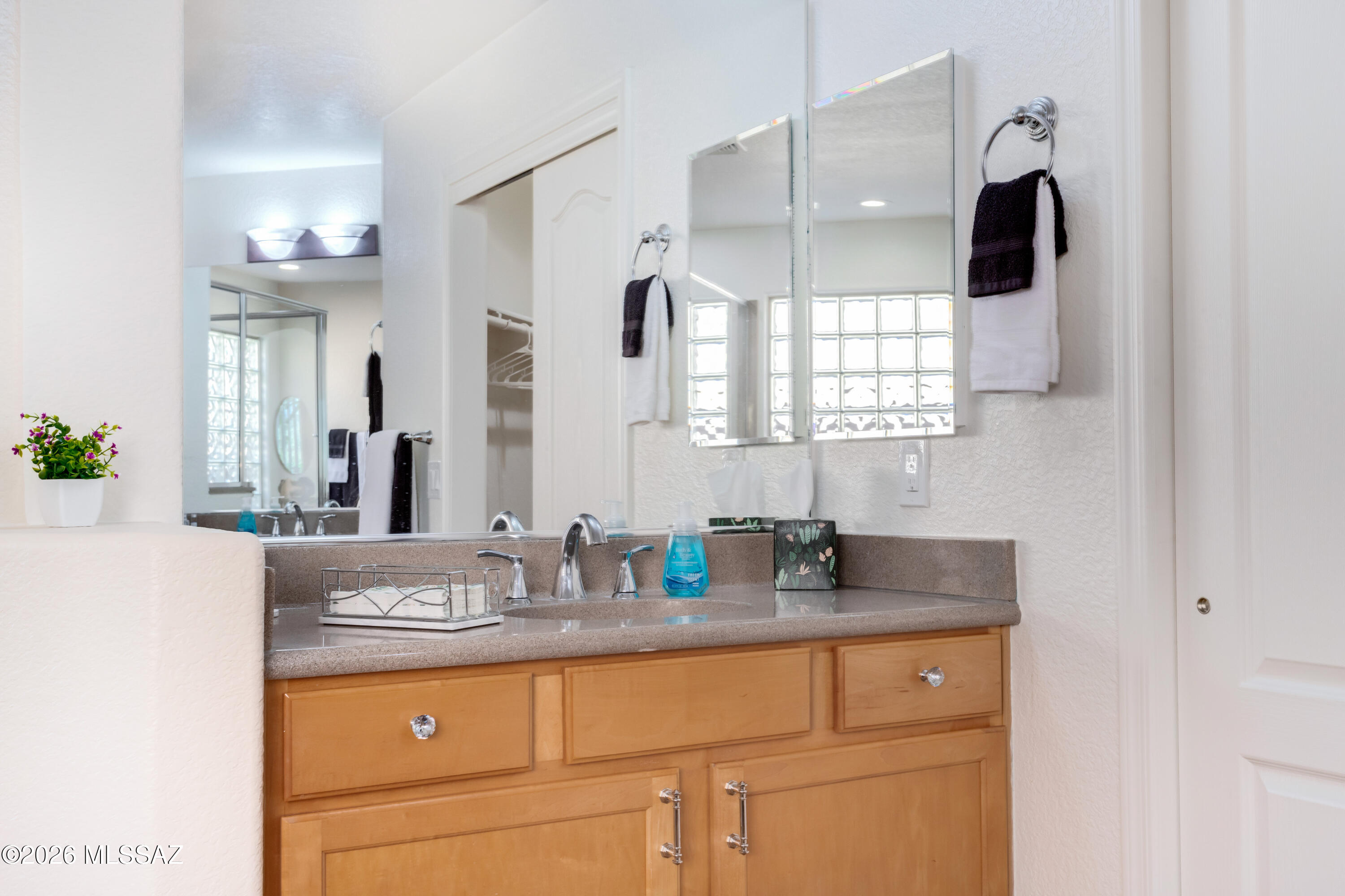Rancho Del Lago (466-540) - Residential Lease