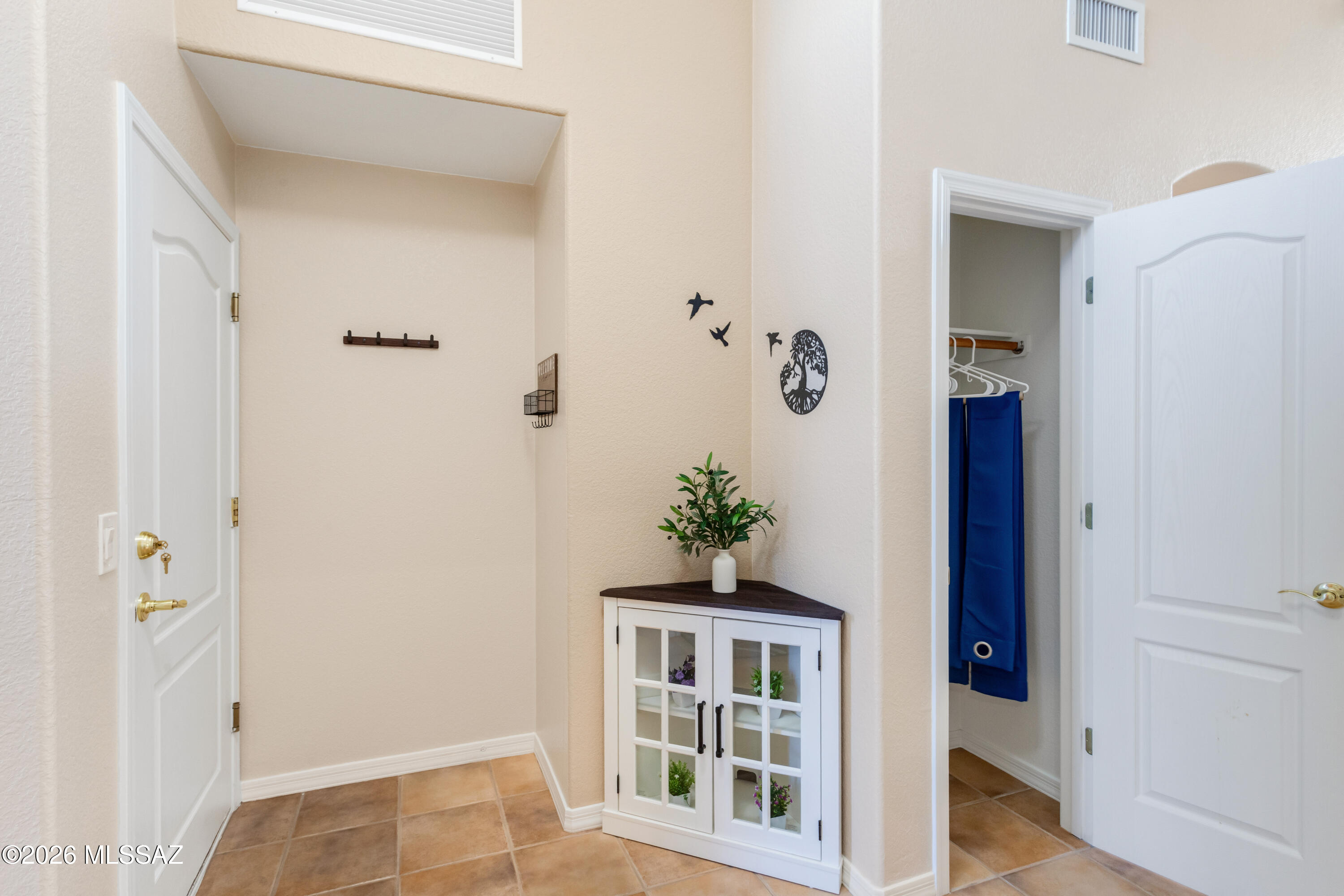 Rancho Del Lago (466-540) - Residential Lease