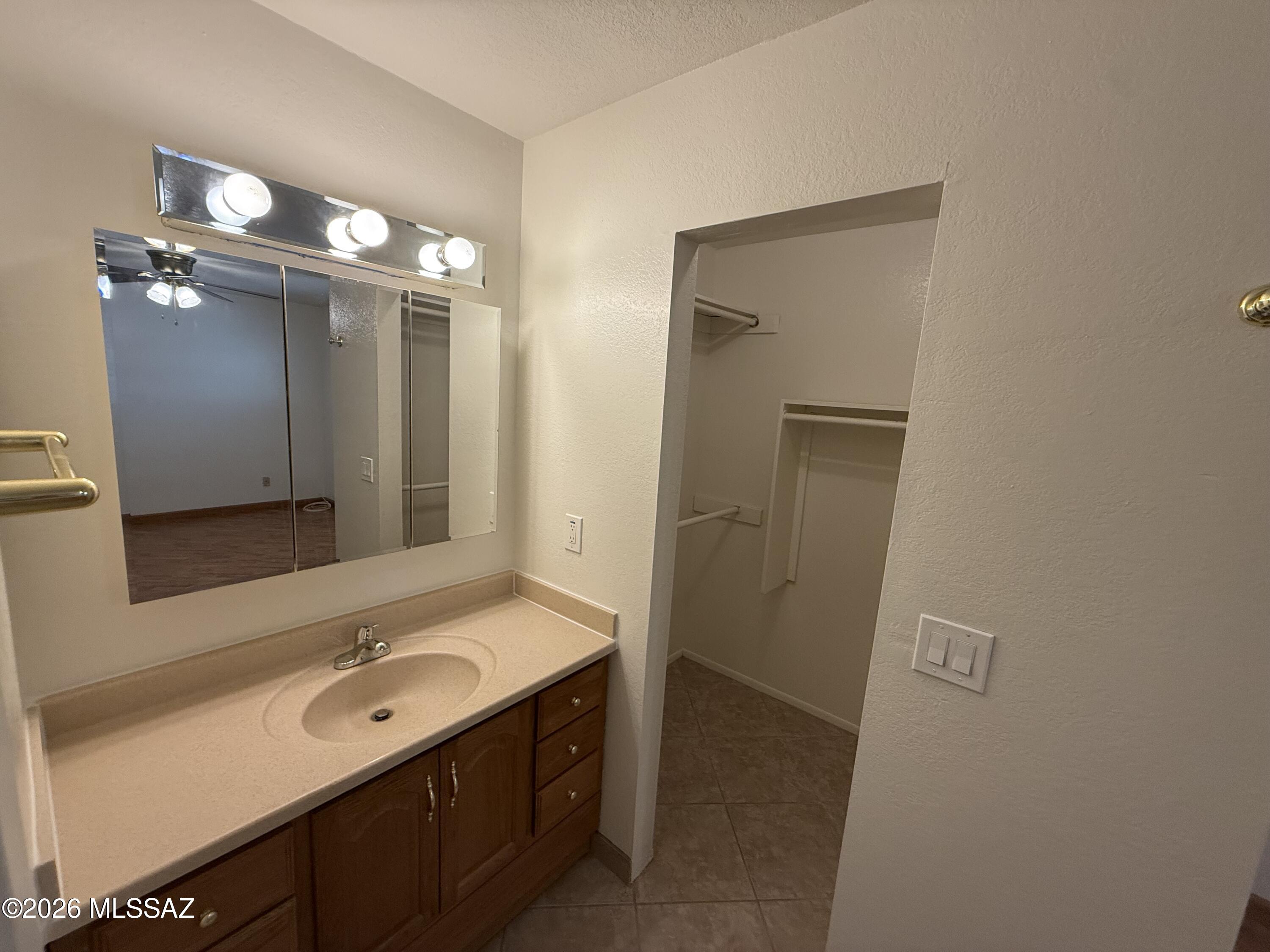 Kingswood Unit 3 (166-263) - Residential Lease