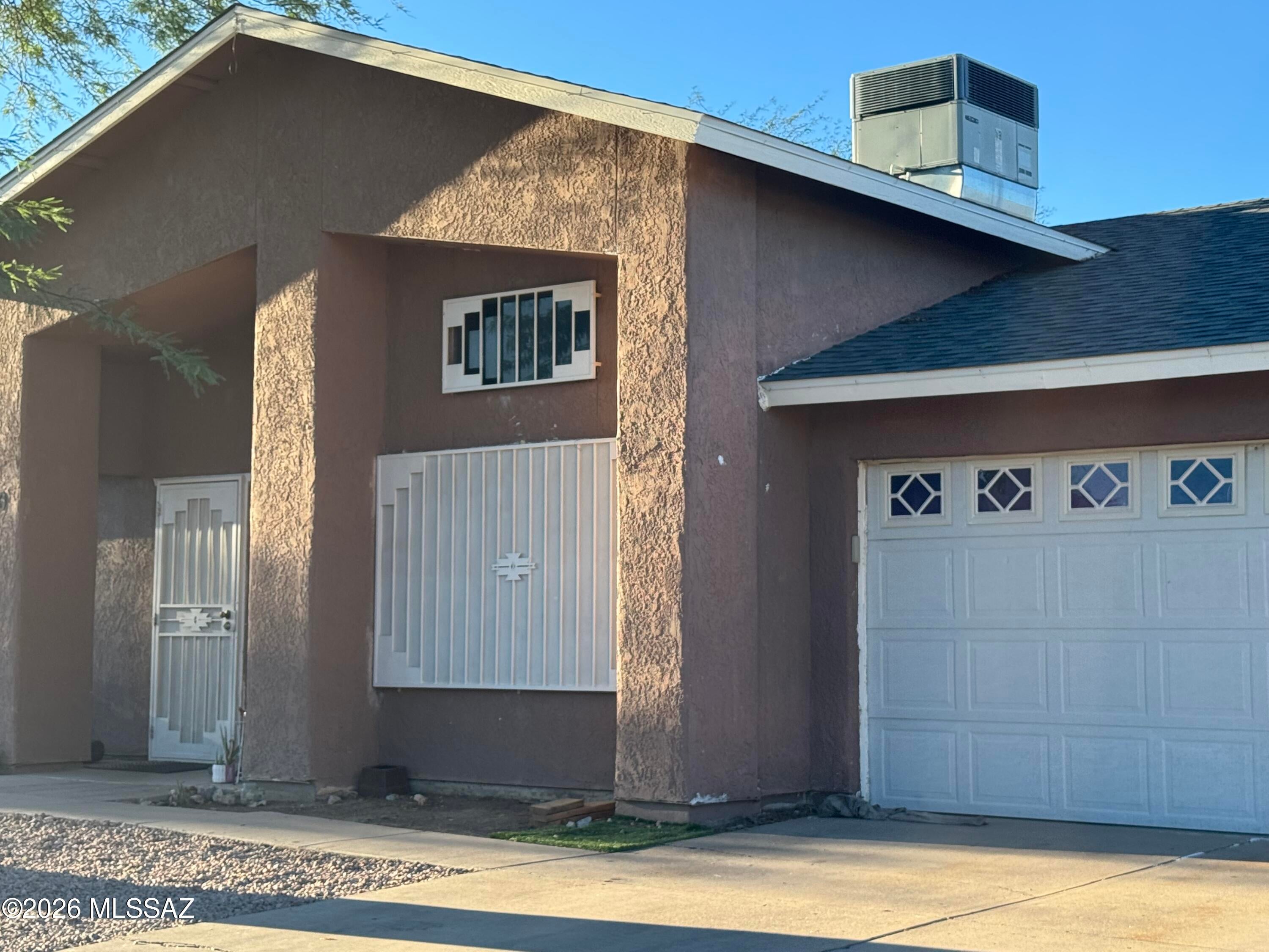 1750 W Mountain Oak Lane