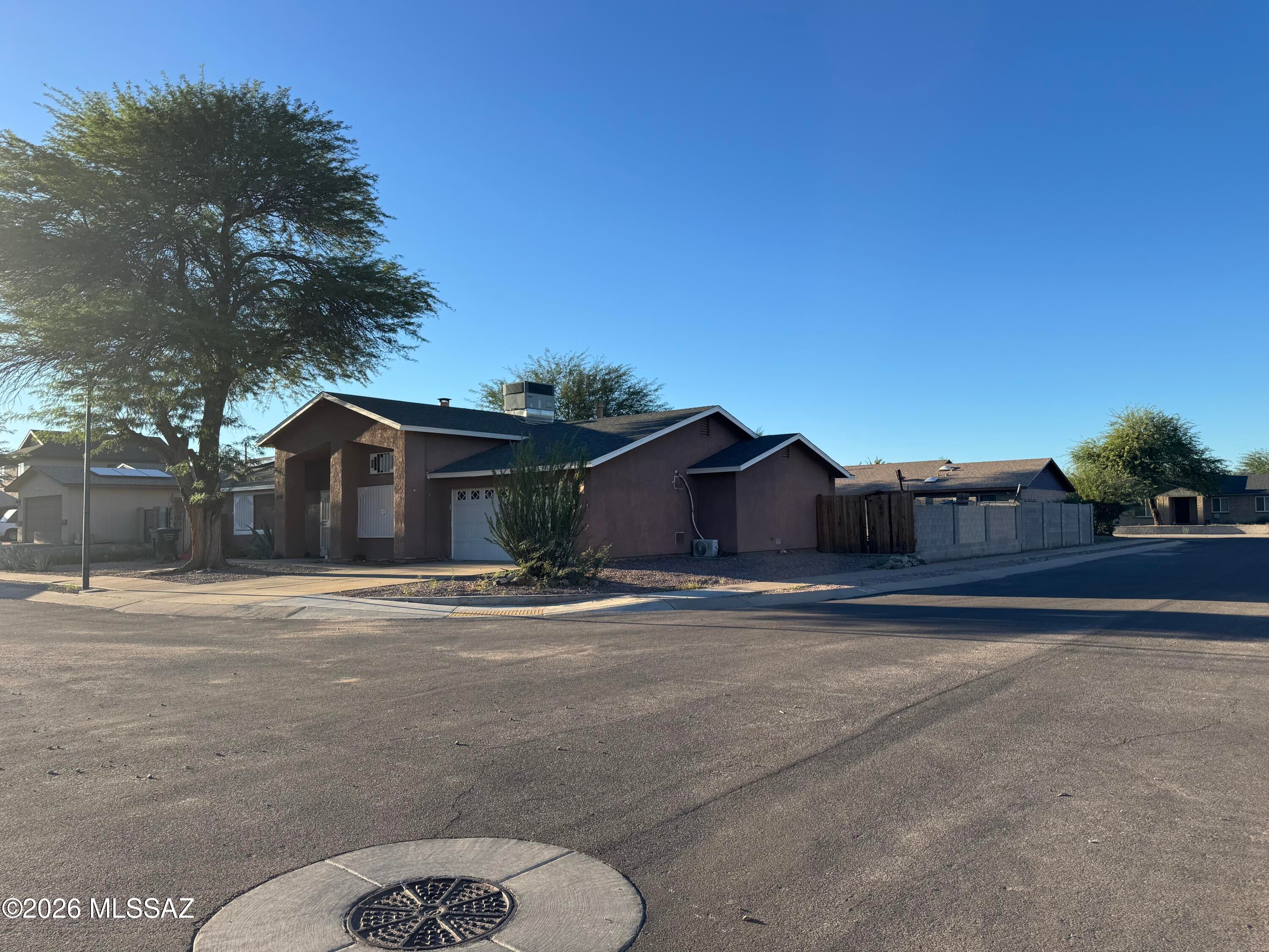 1750 W Mountain Oak Lane
