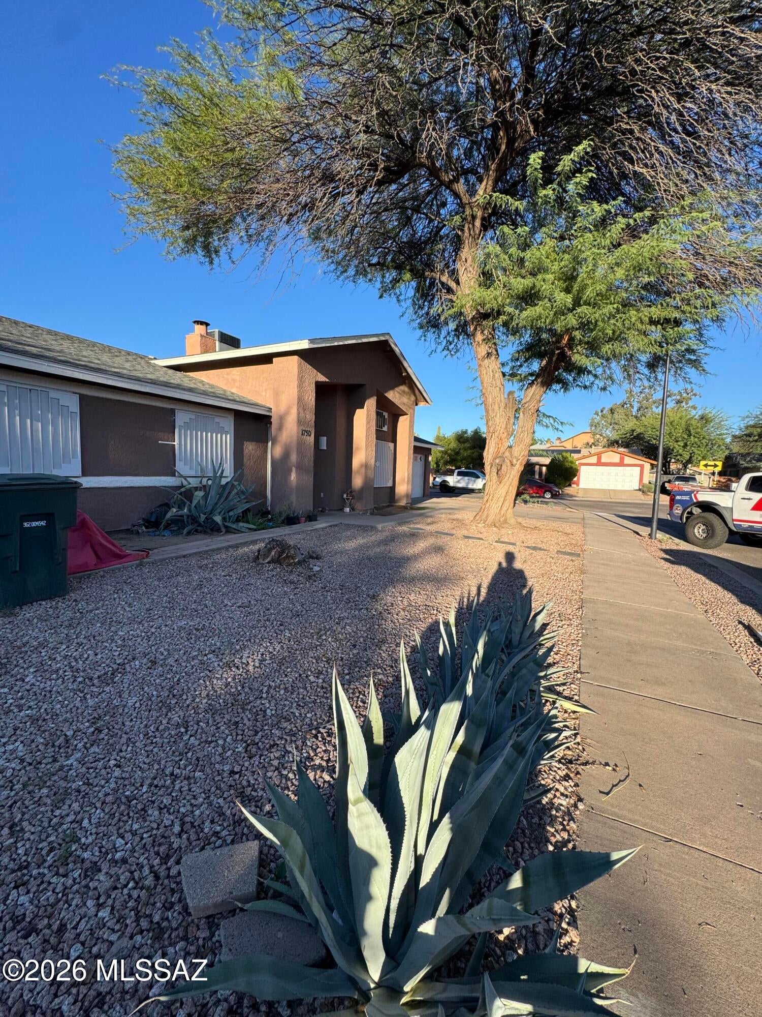 1750 W Mountain Oak Lane