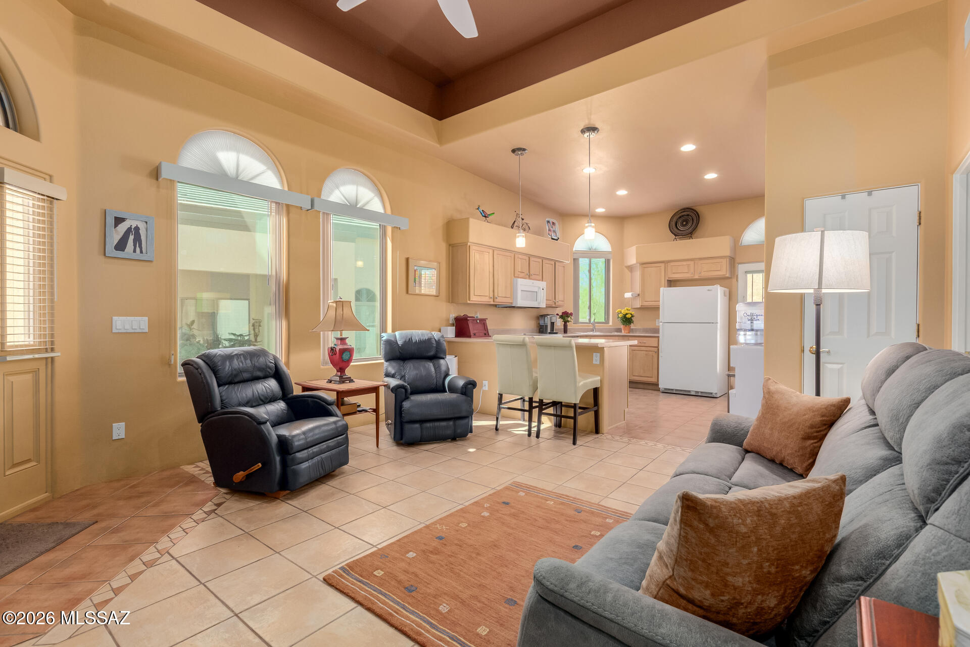 2406 W Via Di Silvio