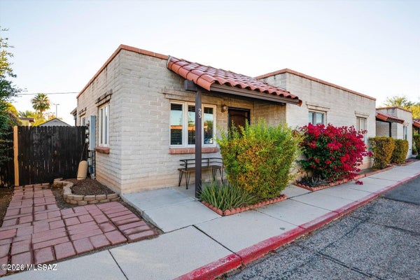 211 W ROGER RD APT 23, TUCSON, AZ 85705 - Image 1682e4e222f7b0168a40ed9bcd8a3dd0/2046319816