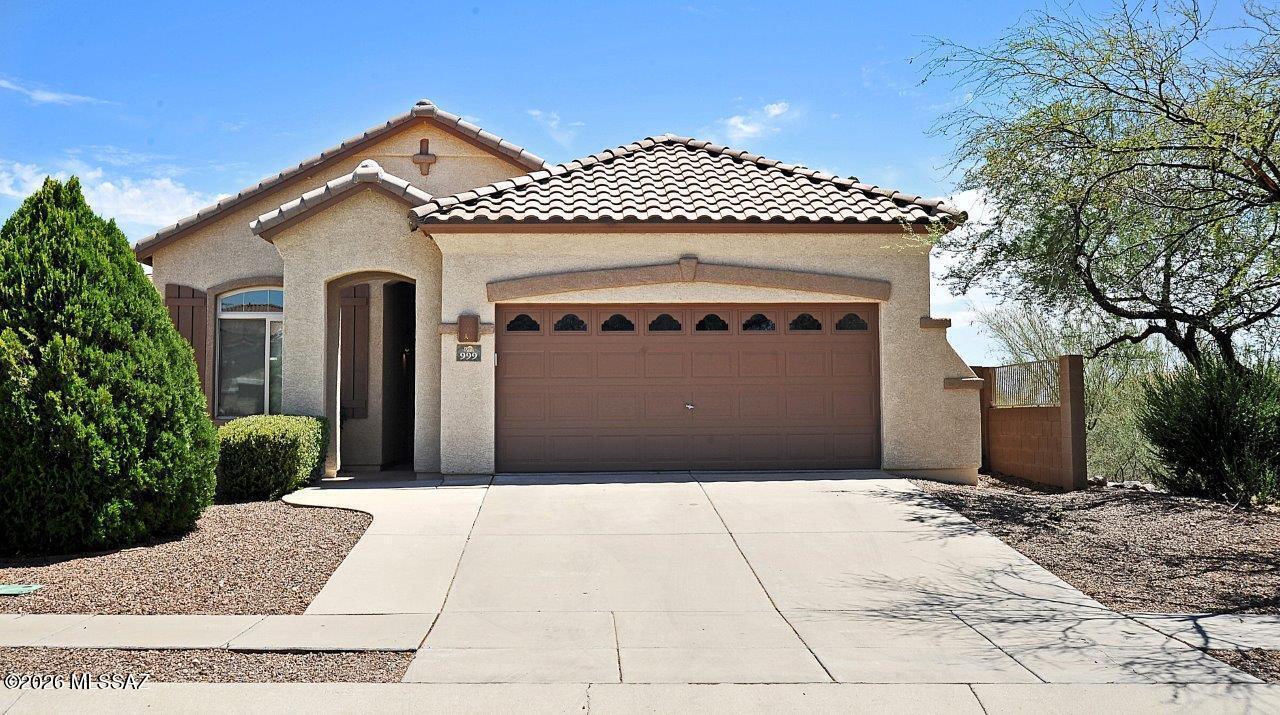 999 W Waxleaf Place