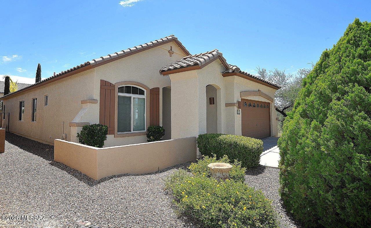 999 W Waxleaf Place