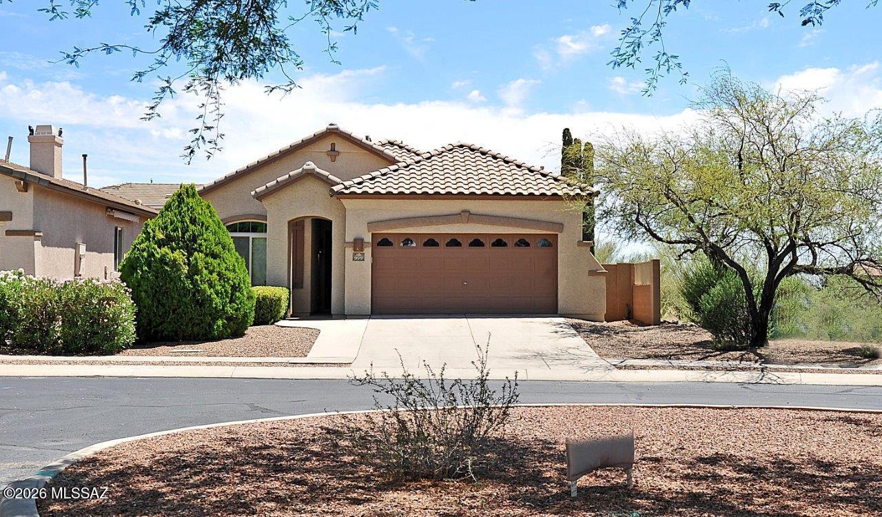 999 W Waxleaf Place