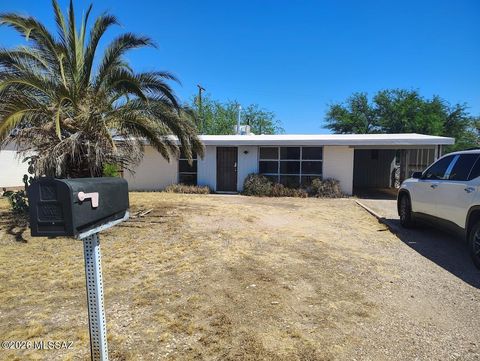 Photo of 5641 E 31st Street, Tucson, AZ 85711 (MLS # 22614918)