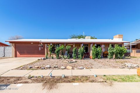 Photo of 3960 S Avenida De Las Palmas, Tucson, AZ 85730 (MLS # 22605888)