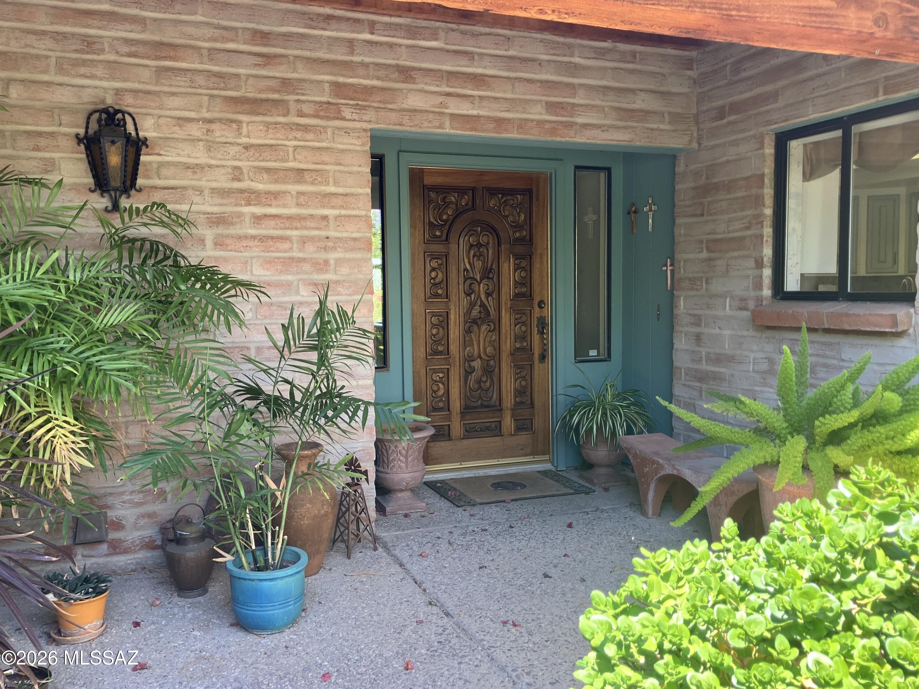 6511 N Calle Padre Felipe
