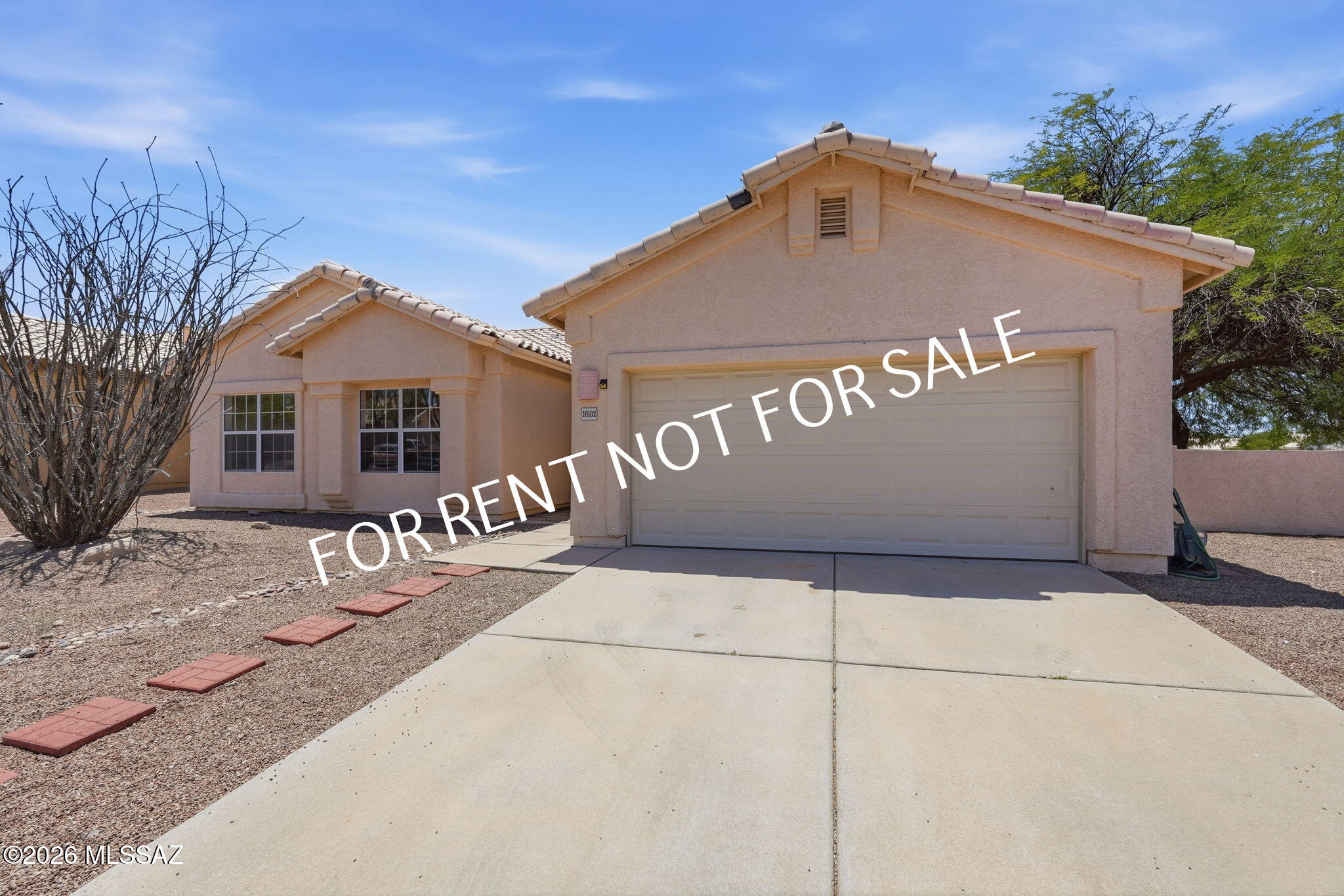 Hacienda Del Oro (1-78) - Residential Lease