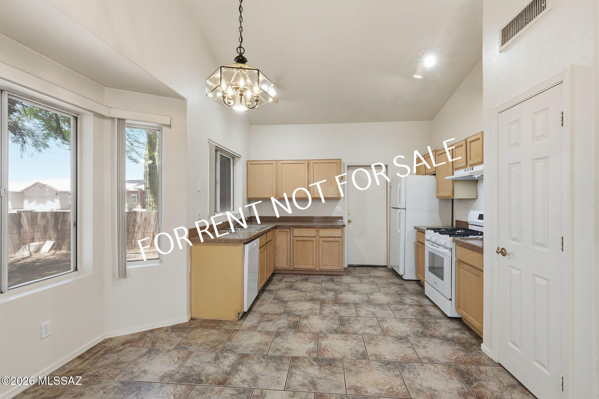 Hacienda Del Oro (1-78) - Residential Lease