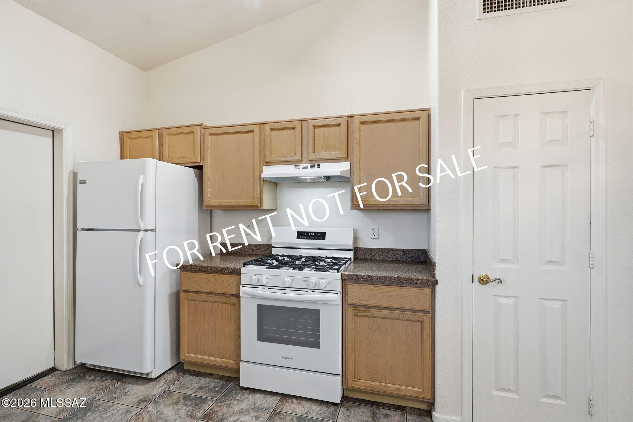 Hacienda Del Oro (1-78) - Residential Lease