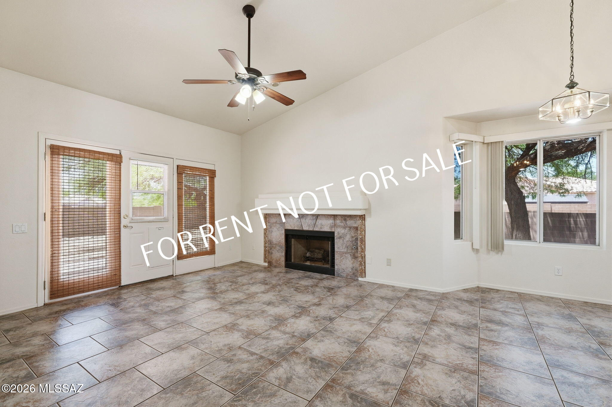 Hacienda Del Oro (1-78) - Residential Lease
