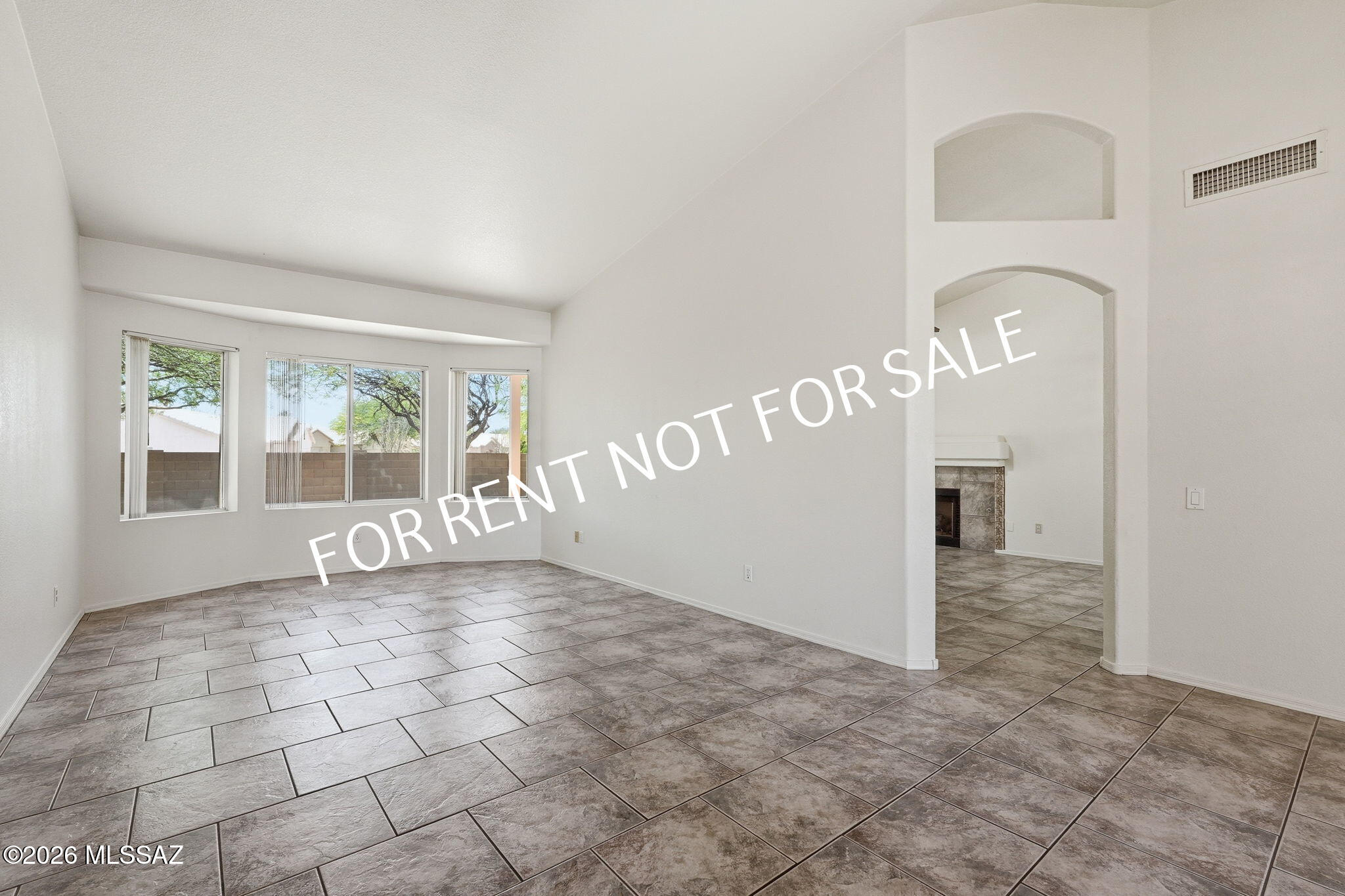 Hacienda Del Oro (1-78) - Residential Lease