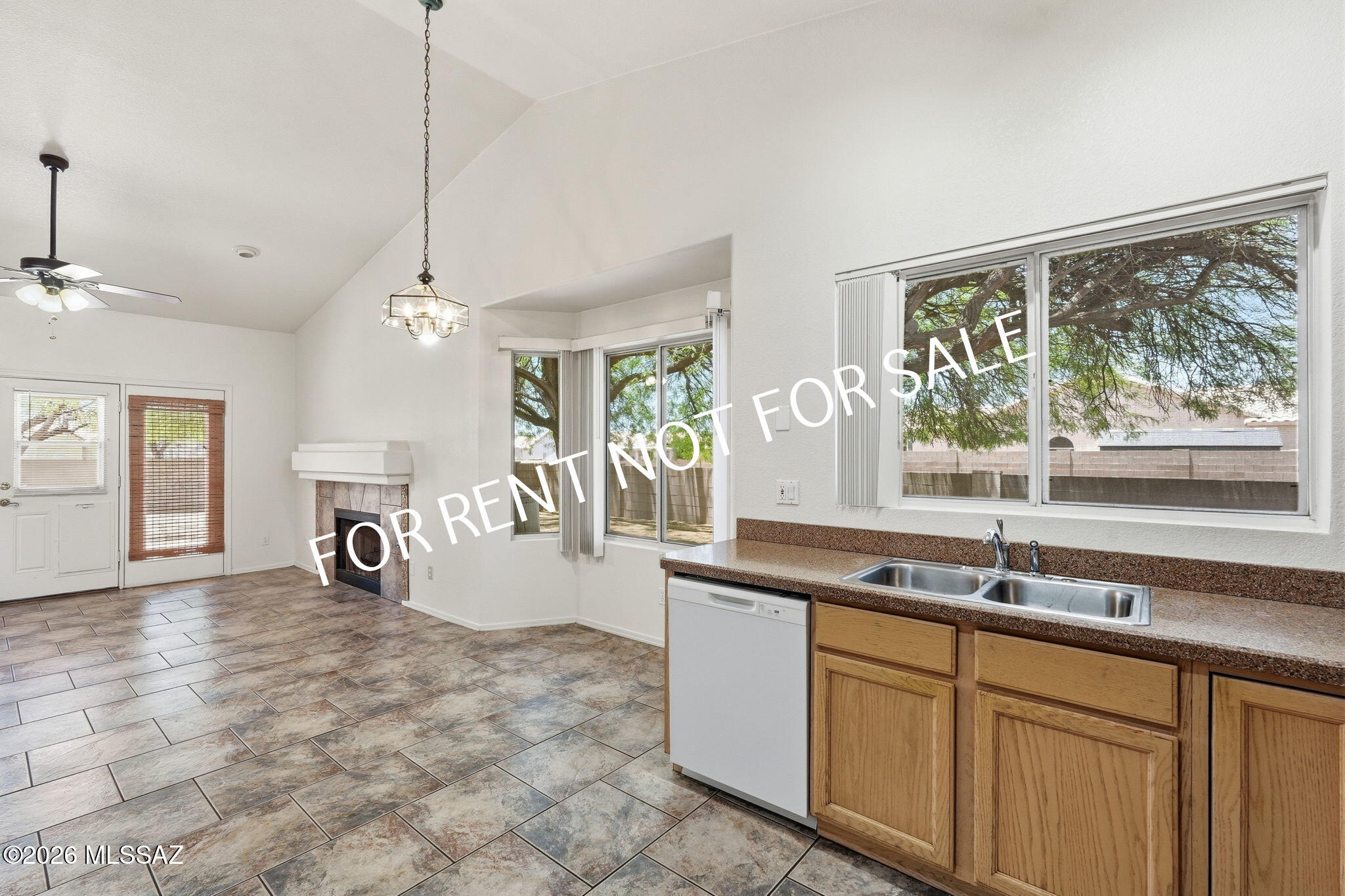 Hacienda Del Oro (1-78) - Residential Lease
