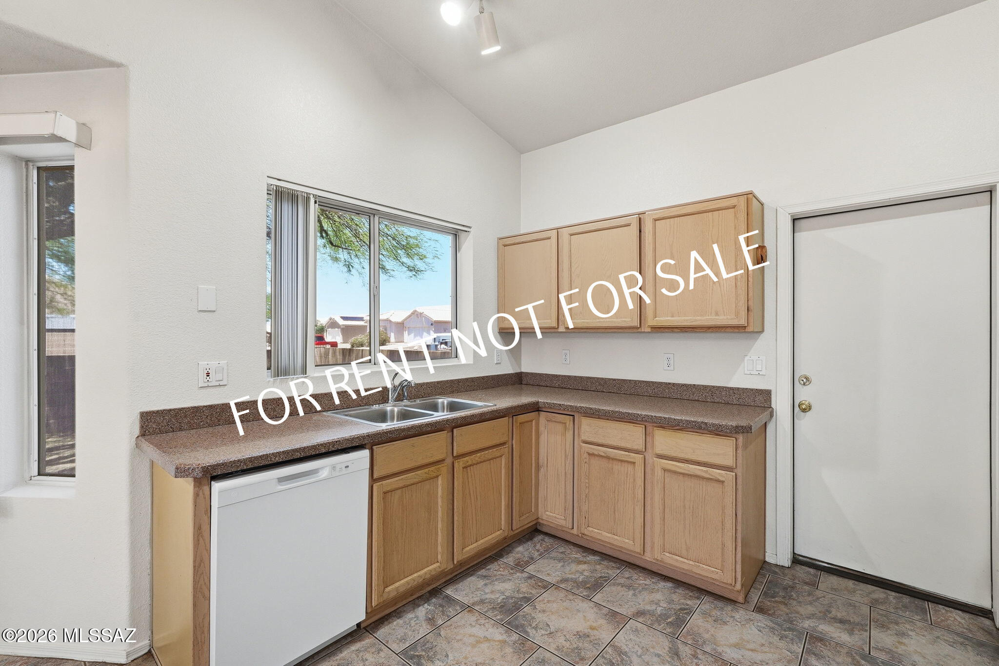 Hacienda Del Oro (1-78) - Residential Lease