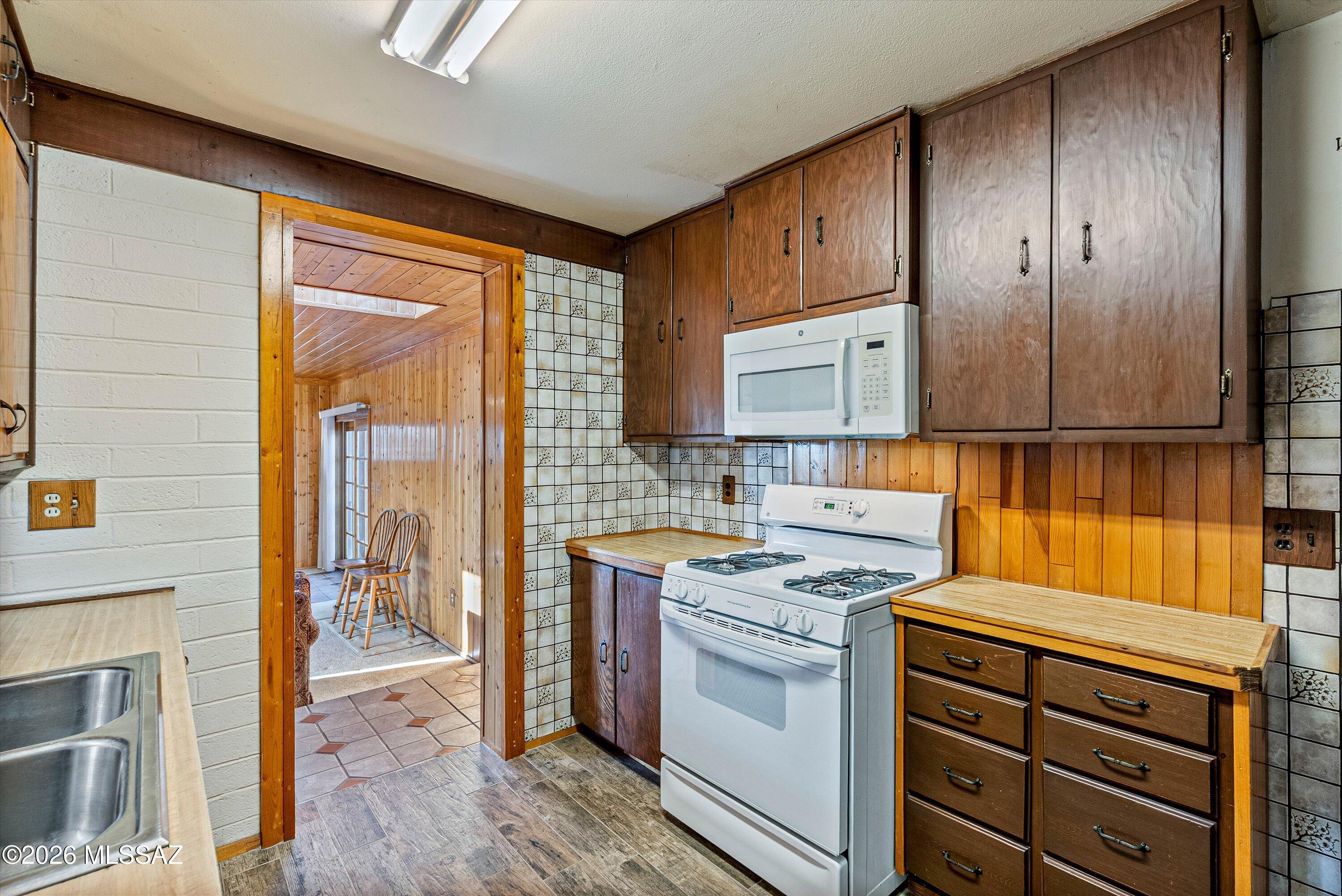 Los Robles Estates - Residential