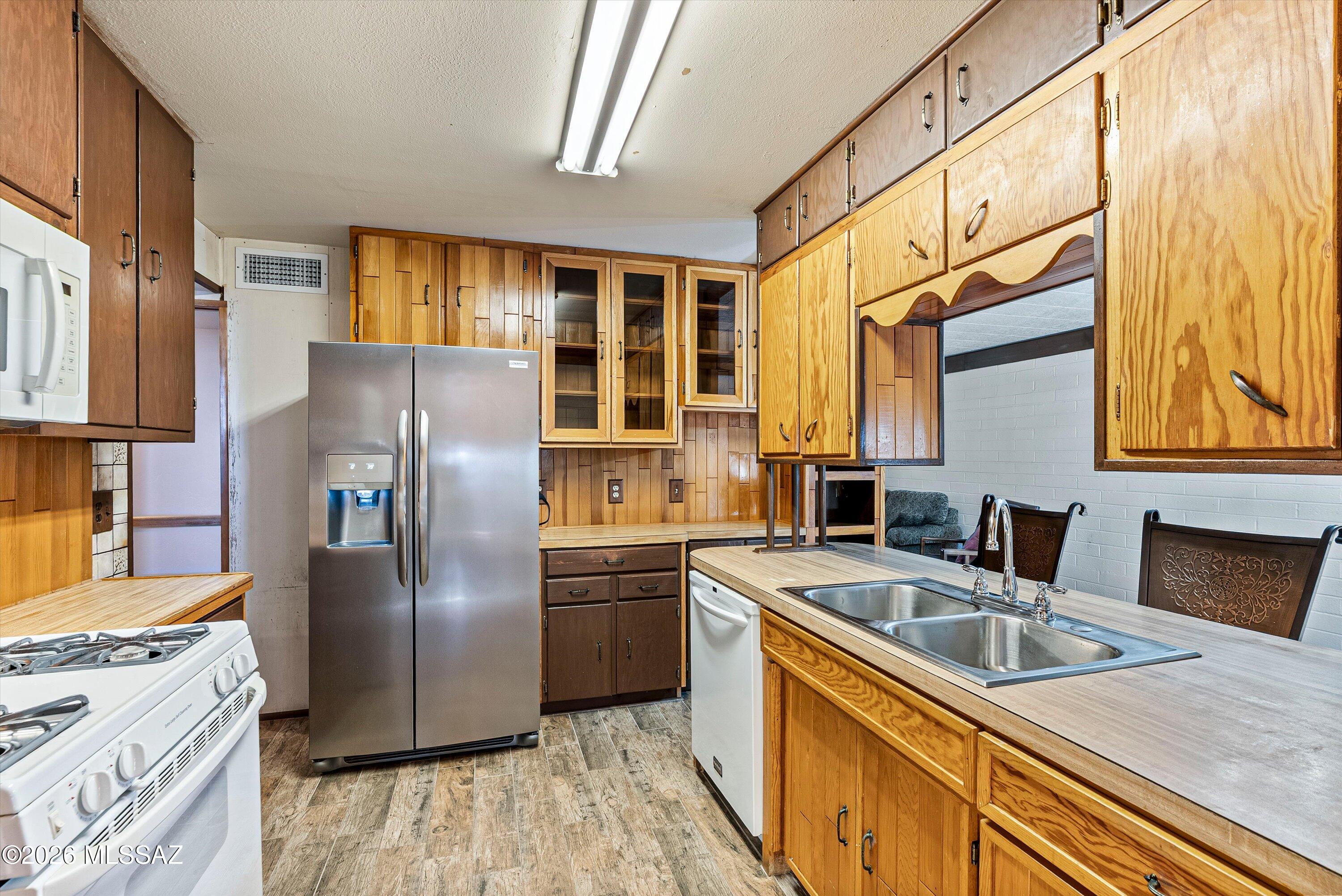 Los Robles Estates - Residential