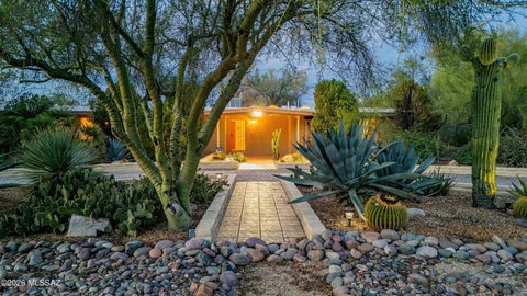 Photo of 410 W Camino Fairhaven, Tucson, AZ 85704 (MLS # 22625896)