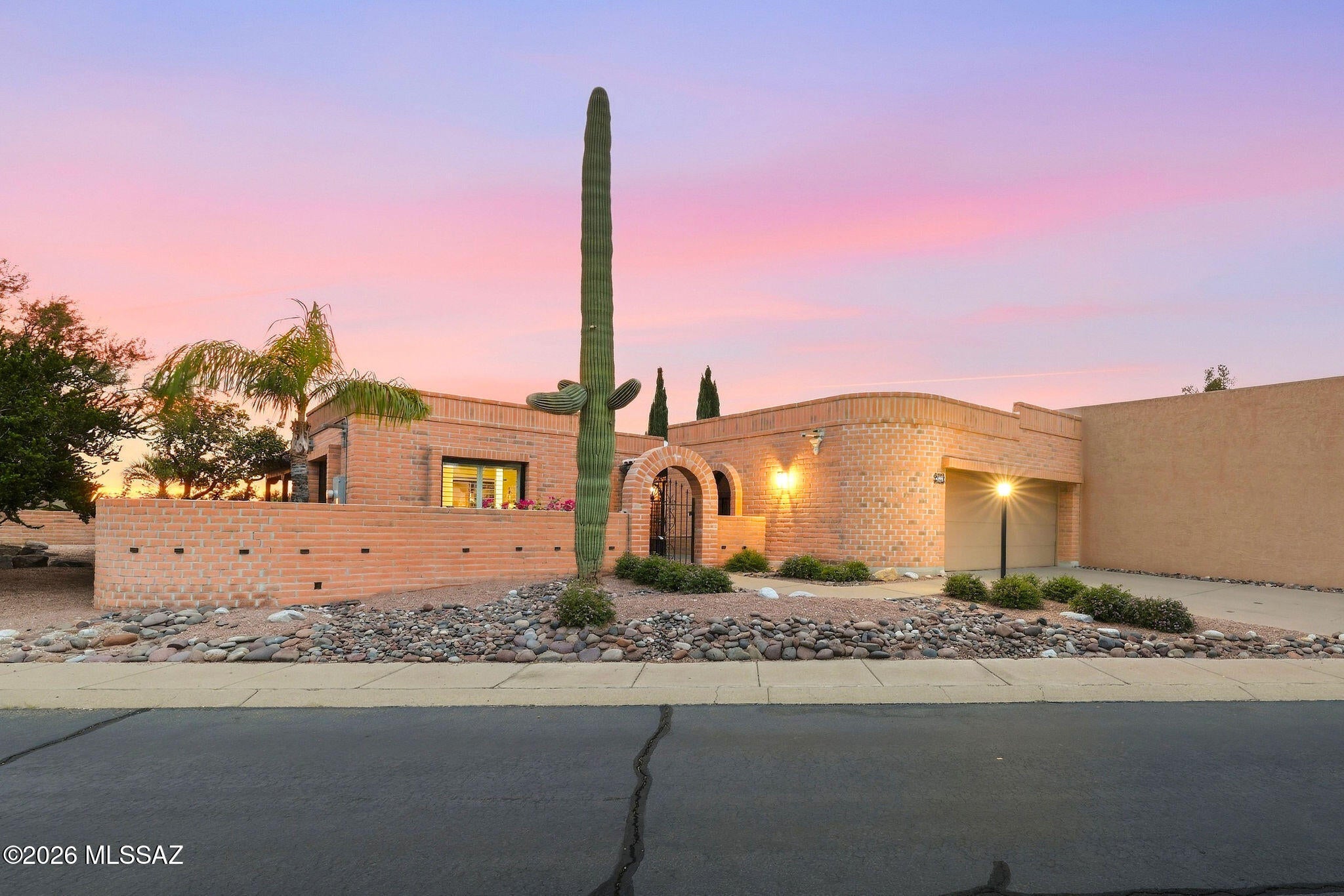 4169 N Camino Ferreo