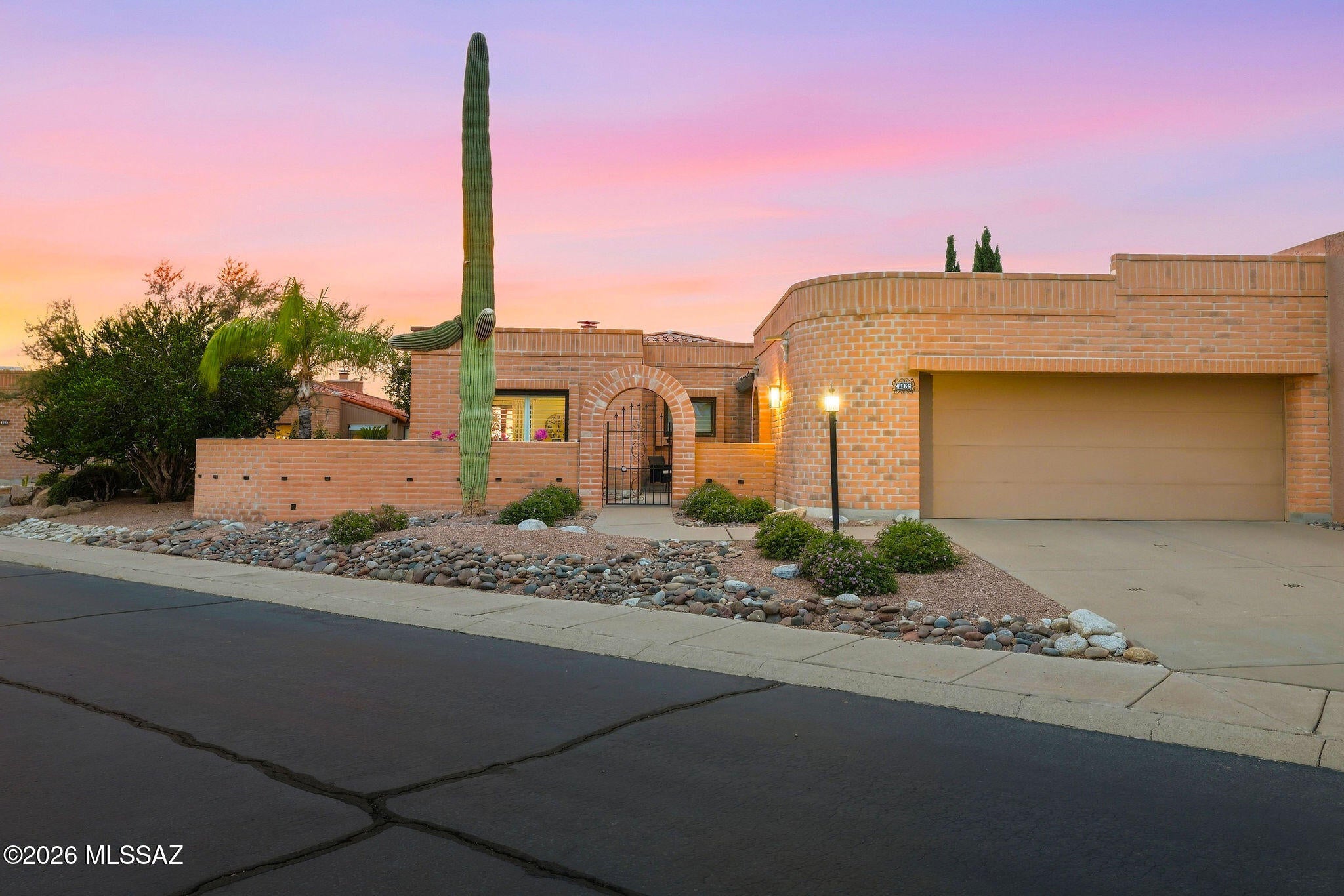 4169 N Camino Ferreo