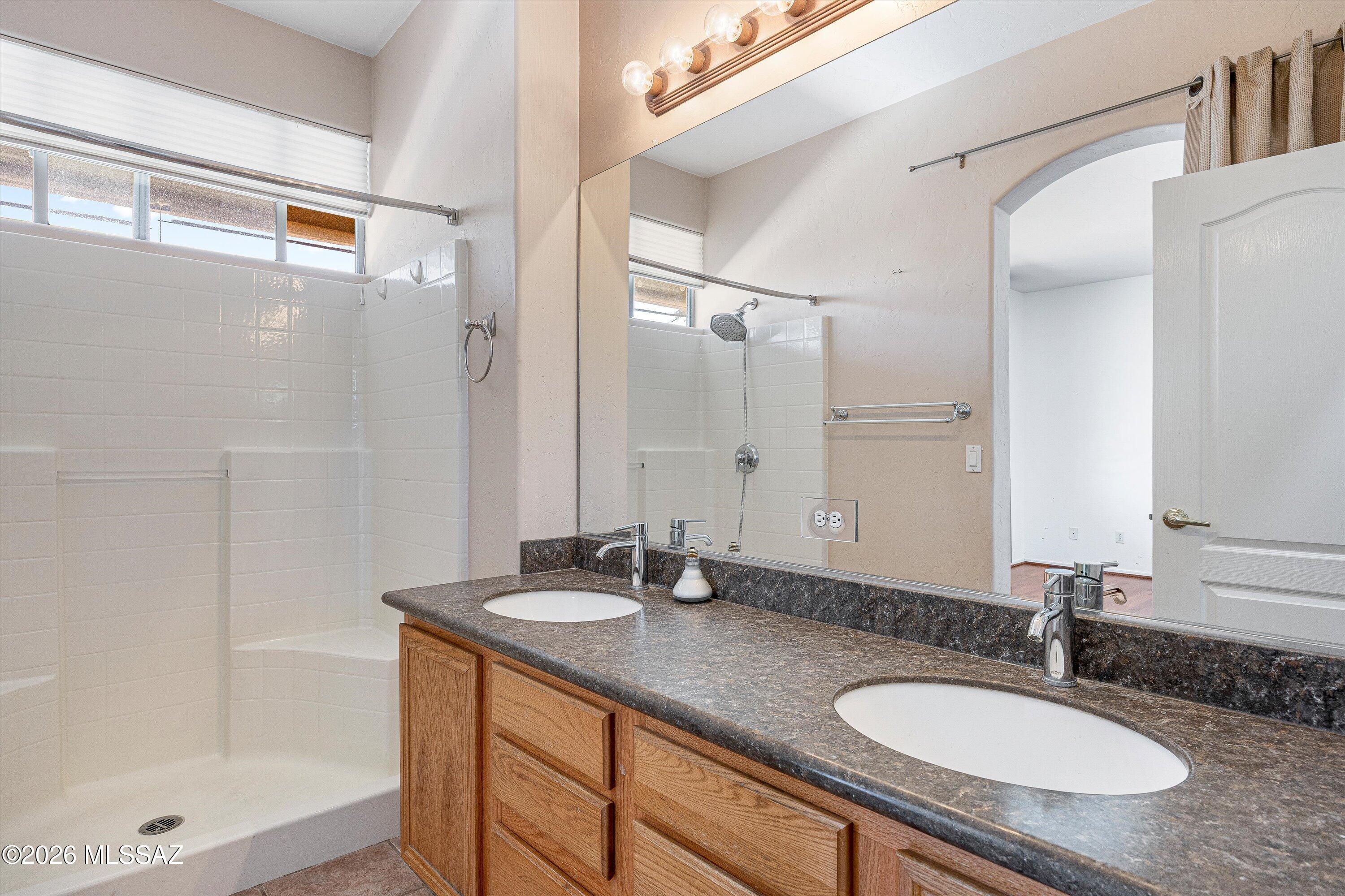 Marquette Place (1-44) - Residential